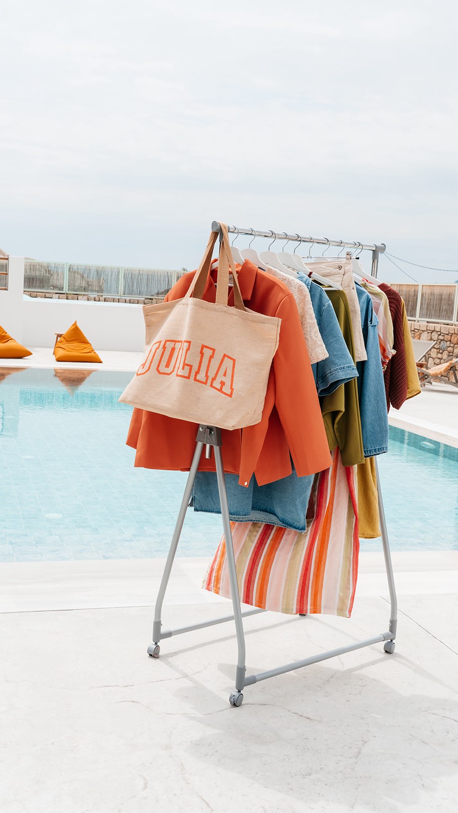 Zijn jullie klaar voor onze eerste Rhodos drop? 🙌🏼 Zet jullie alarm klaar, we gaan morgen live om 20:00h!
Sneak peek 👀
www.juliabybb.com
#juliabybb #juliaturnhout #juliareel #webshop #Rhodos