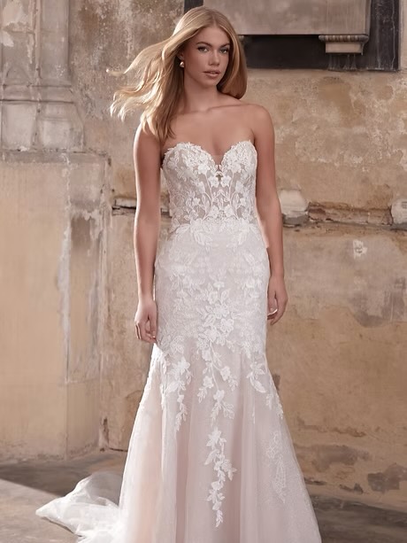 ❗️Last Chance Alert ❗️
This stunning gown is only available to order until the end of June, don’t miss out!
Feel your absolute best in this sexy, strapless design. Featuring all-over sparkle and modern feminine lace for just the right touch of flirtation.
Designed with an incredible inner structure, this dress offers amazing support and flatters all body types, so you can feel confident, comfortable, and unforgettable!
Say yes before it’s gone…
Contact us now to try her on!
@adorejustinalexander - Style 11305 ‘Sawyer’
#sawyer #adore #fitandflare #yateley #bridal