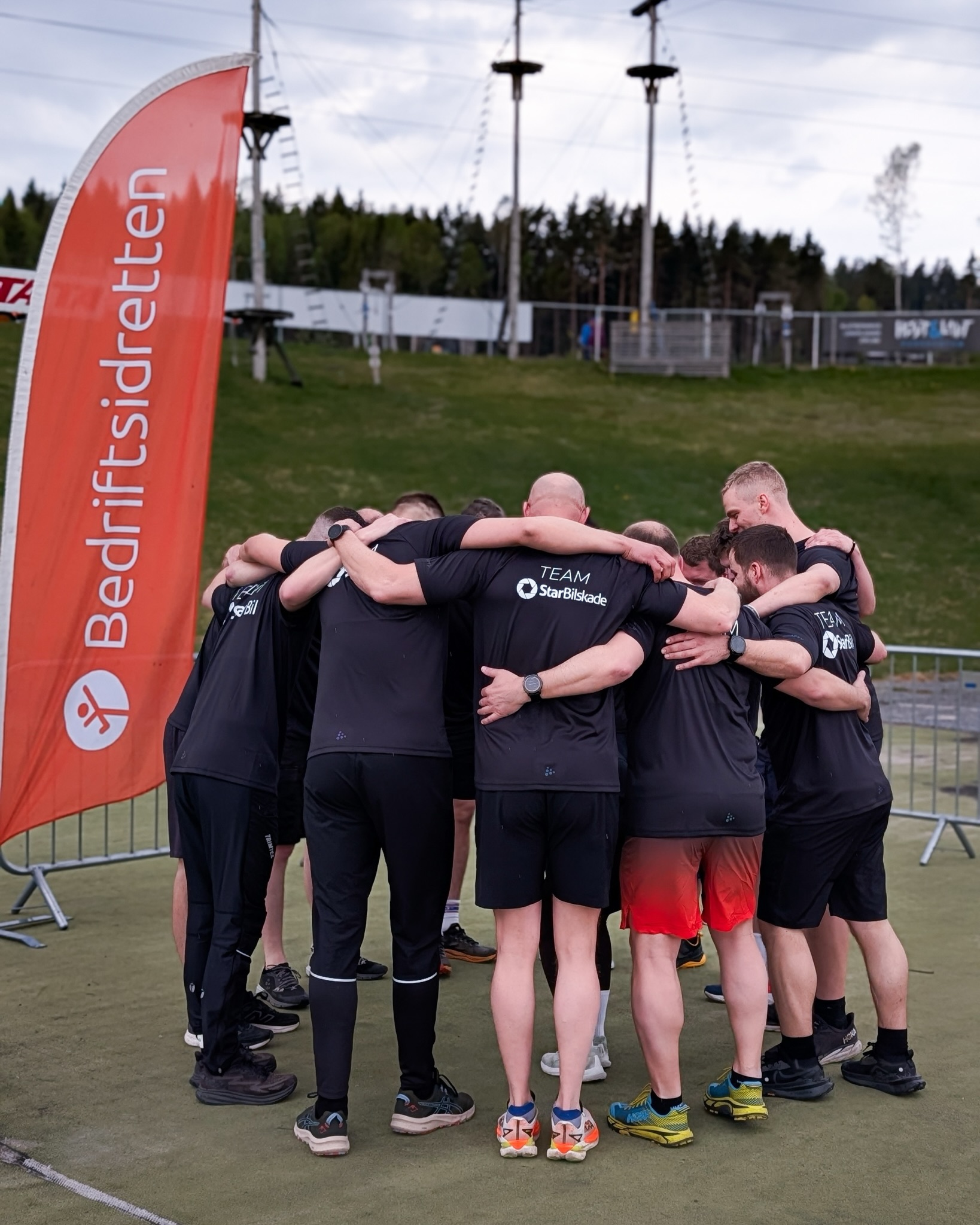 I dag stilte vi opp på Grenland Hinderløp 💪
God stemning, ekte lagånd og masse gjørme kan vi melde fra løpet 😄
Her ser dere litt fra løpet, Team Star Bil og Team Star Bilskade 😍 Rått jobba alle sammen!