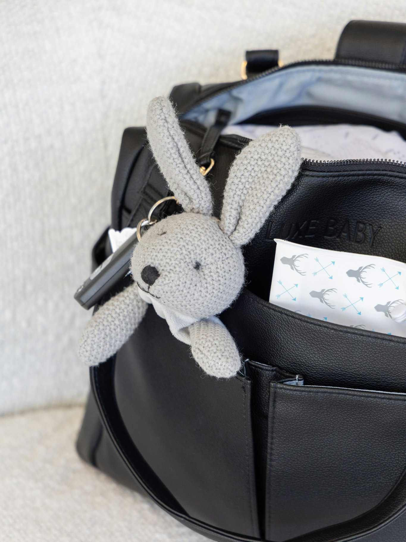 Everything in its place, even on the busiest days.
Designed to keep you organised without compromising on style. From nappies to little comforts, there’s a spot for it all 🤍