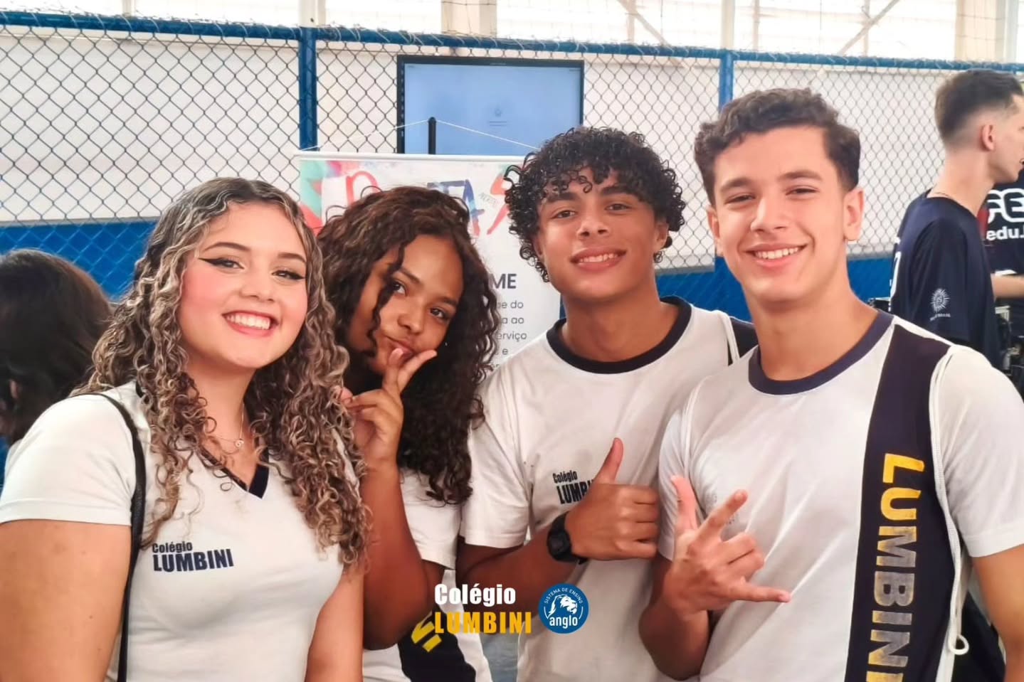 🎓 EXPERIÊNCIA QUE TRANSFORMA
No último final de semana, nossos alunos tiveram a oportunidade de conhecer a Fundação Educacional Inaciana (FEI) e participar do FEI Portas Abertas, vivenciando de perto um universo de possibilidades para o futuro.
Mais do que uma visita, foi uma experiência enriquecedora, que amplia horizontes, desperta interesses e aproxima nossos alunos das escolhas que irão transformar suas trajetórias.
Acreditamos que proporcionar momentos como esse faz toda a diferença na formação, conectando o aprendizado em sala com o mundo real, incentivando a curiosidade, a autonomia e o protagonismo.
Aqui, cada experiência é um passo importante na construção do futuro. 💙