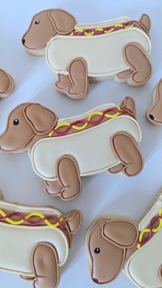 Just a bit of hot dog decorating for today 🥰