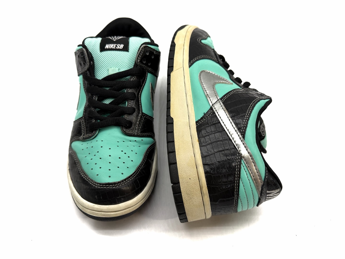 Nike Dunk Low Pro SB
“Tiffany”
Aqua/Chrome
304292-402
Size 9.5 $1142
#tiffany #diamond #dunk #chrome #illery