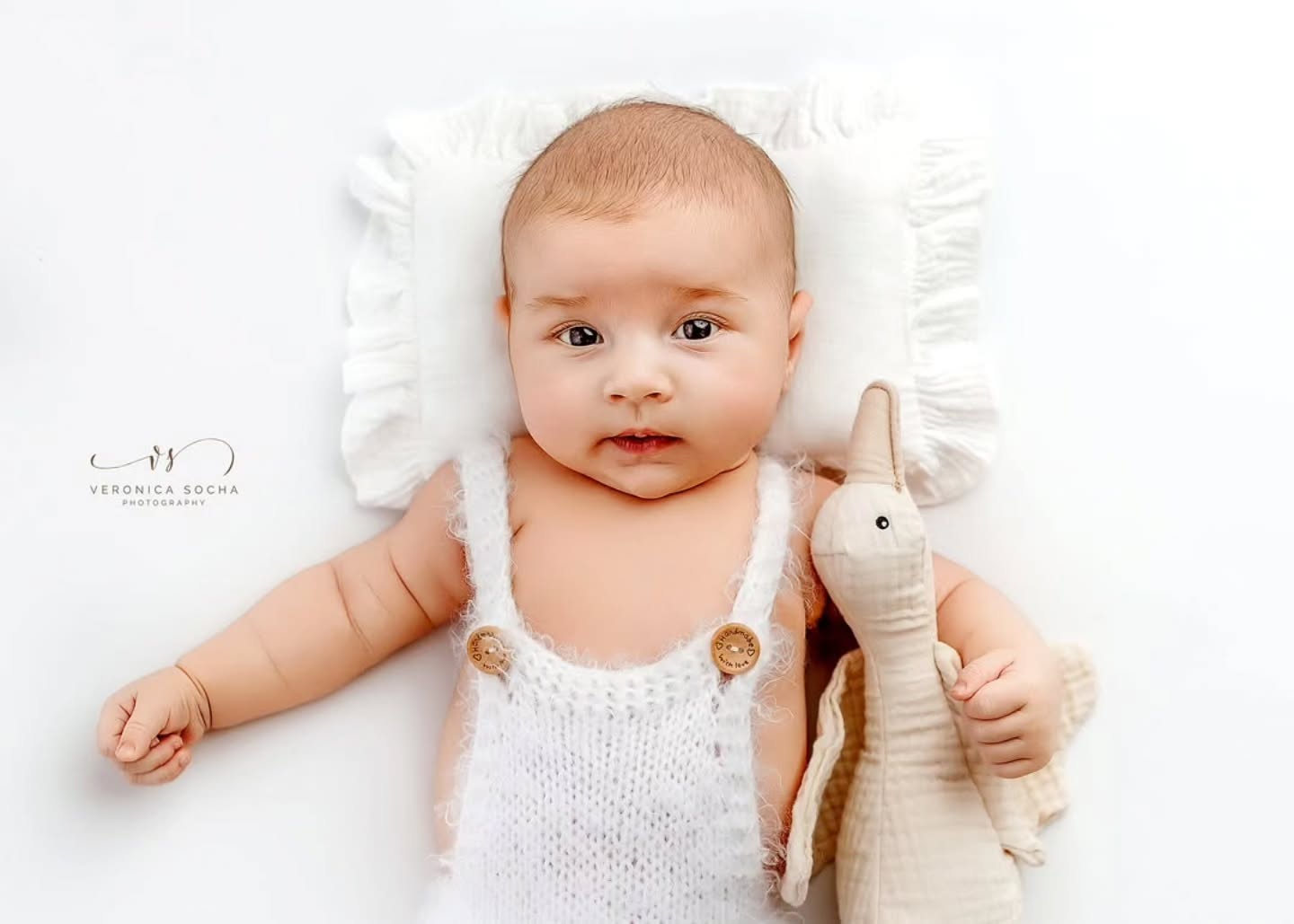 The tiniest details… the biggest memories 🤍
Those little fingers wrapped around yours.
Soft, delicate lips.
Tiny toes that fit in the palm of your hand.
And those first curious expressions that change day by day… ✨
Newborn sessions are all about capturing these beautiful, fleeting details — the things you think you’ll never forget… but that change so quickly in just a few weeks.
From peaceful sleepy moments to those wide-eyed little looks full of wonder, every image tells a story of your baby’s very first days 🤍
This is why professional newborn photography is so special:
✨ A chance to preserve every tiny detail before it’s gone
✨ Soft, natural styling that keeps all the focus on your baby
✨ Timeless images that never go out of style
✨ Memories you’ll treasure for a lifetime
Every session is baby-led, calm, and completely safe, allowing me to gently capture your little one just as they are — perfect in every way 🤍
If you’re expecting or your baby has just arrived, this is the perfect time to book your newborn session. These early days pass in a blink… but your photos will last forever ✨
📍 Swindon newborn photographer | Wiltshire
📩 Message me to secure your session
_________________________________________
https://www.veronicasphotography.com/contact
#SwindonPhotographer
#NewbornPhotographySwindon
#WiltshirePhotographer
#NewbornSession
#BabyDetails