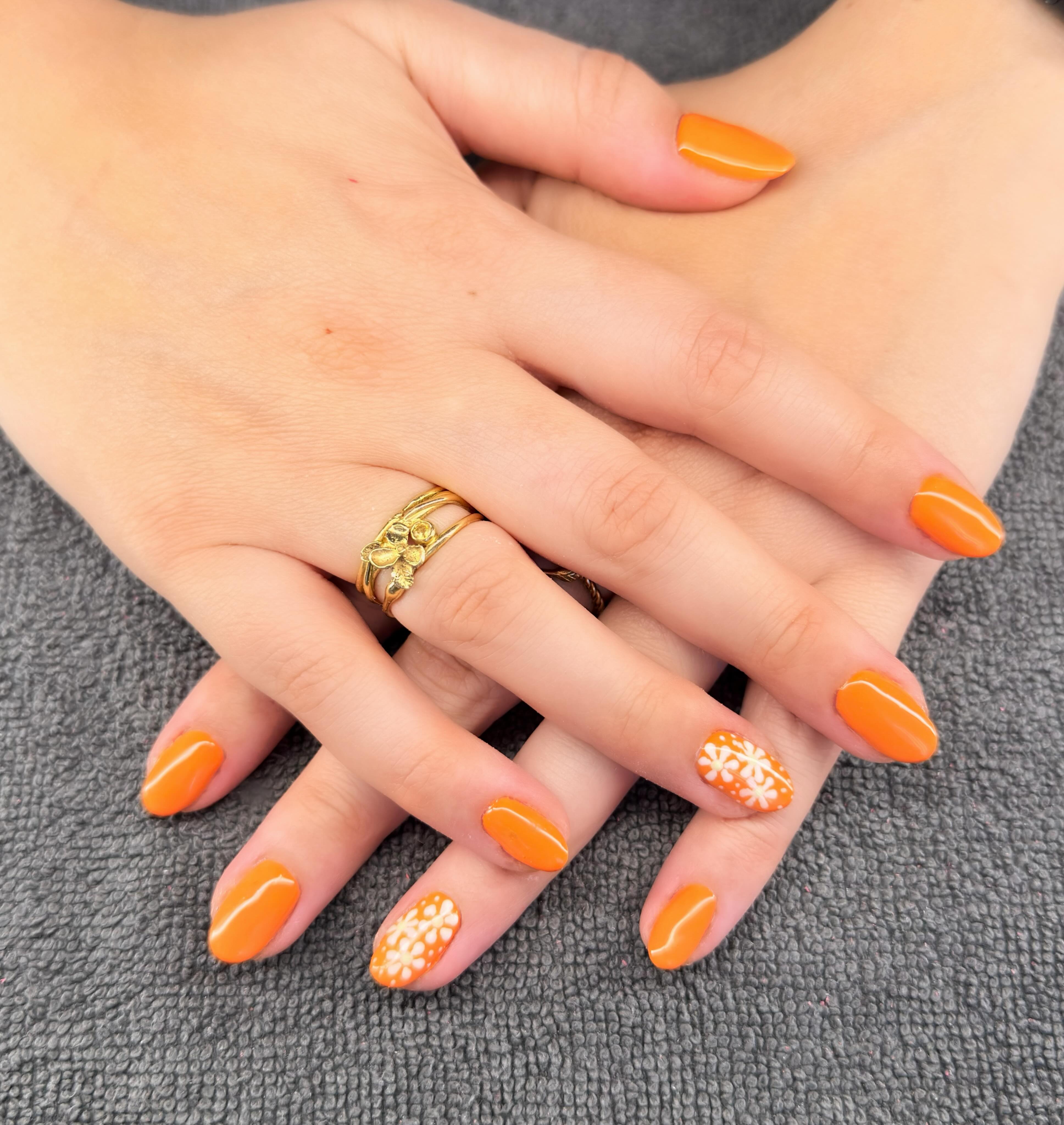 Flower Power meets Aperol Spritz Vibe 🧡
Laurence - Natur’elle
📞 0472/37.36.51
💻 www.naturellebylaurence.com