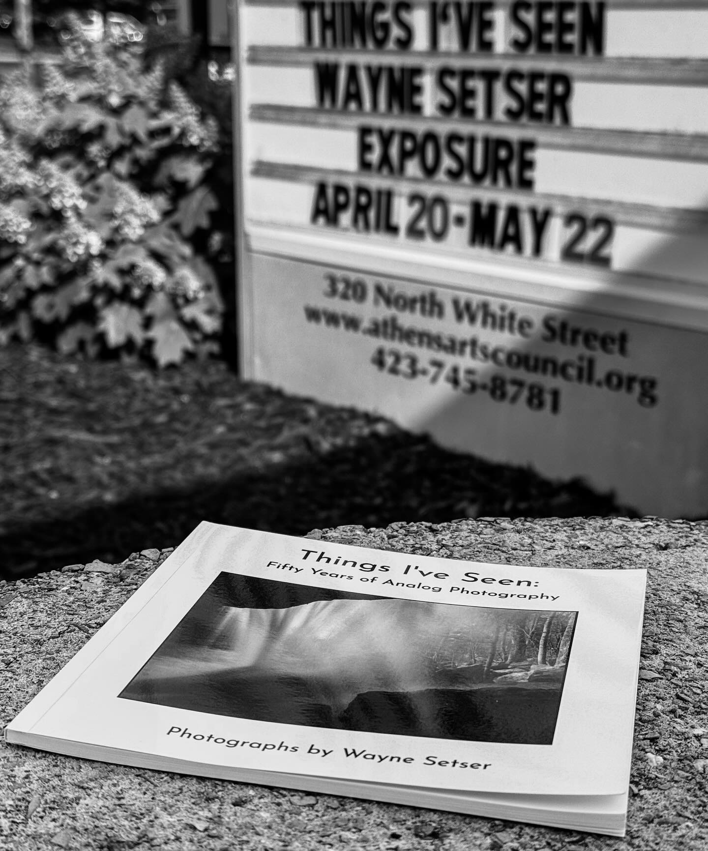 Get yourself down to The Arts Center in #AthensTN before May 22 to see “The Things I’ve Seen” photography show by Tennessee’s talented photographer, Wayne Setser. The show contains more than 50 black and white photographs beautifully printed by the artist. There’s a book, too! @myartscenter @wayne_setser