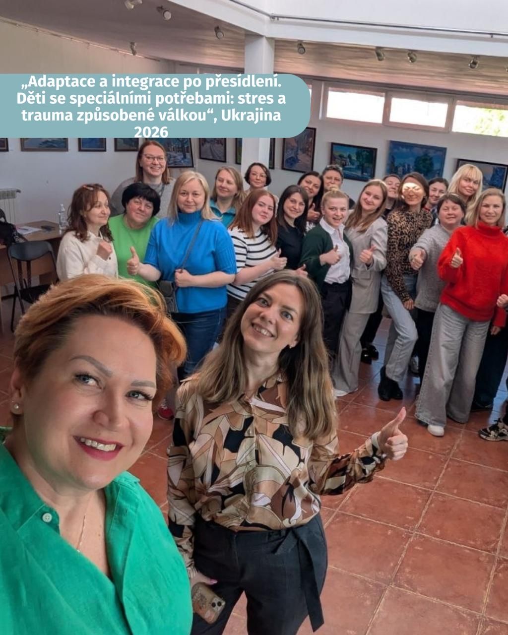 Po semináři na Ukrajině — stručně to nejdůležitější 🤍
💙Dvoudenního školení, na které byly pozvány naše psycholožky z Prahy - Yuliia Turchyna a Liliya Onisimčuk, se zúčastnilo 29 účastnic z různých regionů Ukrajiny.
Hlavní výzvy, o kterých se mluvilo:
vyhoření, emoční nestabilita dětí, náročné chování.
Zaznívalo také, že v regionech chybí praktické materiály pro práci s dětmi.
A právě zde se náš přístup ukázal jako velmi přínosný. Sdíleli jsme zkušenosti AMIGA — výsledek multidisciplinární spolupráce psychologů, interkulturních pracovníků a psychiatrů, stejně jako zkušenosti z práce s rodiči.
Školení bylo maximálně praktické — 7–8 hodin práce s nástroji, které lze ihned využít v praxi.
Ve zpětné vazbě účastnice nejvíce oceňovaly:
✅ praktičnost a využitelnost materiálu
✅ otevřenou a živou komunikaci
✅ sdílení reálné praxe, nejen teorie
✅ osobnost lektorek a kontakt ve skupině
Bezplatný kurz je realizován v rámci projektu Visegrad Support Under Pressure za podpory Visegrádského fondu.
——————
Після семінару в Україні — коротко про головне 🤍
💙У дводенному тренінгу, на який були запрошені наші психологи з Праги — Турчина Юлія та Онісімчук Лілія, взяли участь 29 учасниць із різних регіонів України.
⚠️Серед них — психологи, психотерапевти, освітяни, корекційні педагоги та викладачі.
Основні виклики, про які говорили:
вигорання, емоційна нестабільність дітей, складна поведінка. ❗️Окремо звучало: у регіонах відчувається дефіцит практичних матеріалів для роботи з дітьми.
❗️І саме тут наш досвід виявився особливо цінним. Ми поділилися напрацюваннями AMIGA — результатом мультидисциплінарної роботи психологів, інтеркультурних працівників і психіатрів, а також досвідом роботи з батьками.
Учасницям була важлива не лише практика, а й історія створення команди та підходів.
Тренінг був максимально практичним — 7–8 годин роботи з інструментами, які можна одразу застосовувати.
У відгуках особливо відзначали:
✅ практичність і застосовність матеріалу
✅ відкриту, живу комунікацію
✅ реальний досвід, а не лише теорію
Безкоштовний курс реалізується в межах проєкту Visegrad Support Under Pressure за підтримки Вишеградського фонду.
#Visegrad #AMIGA