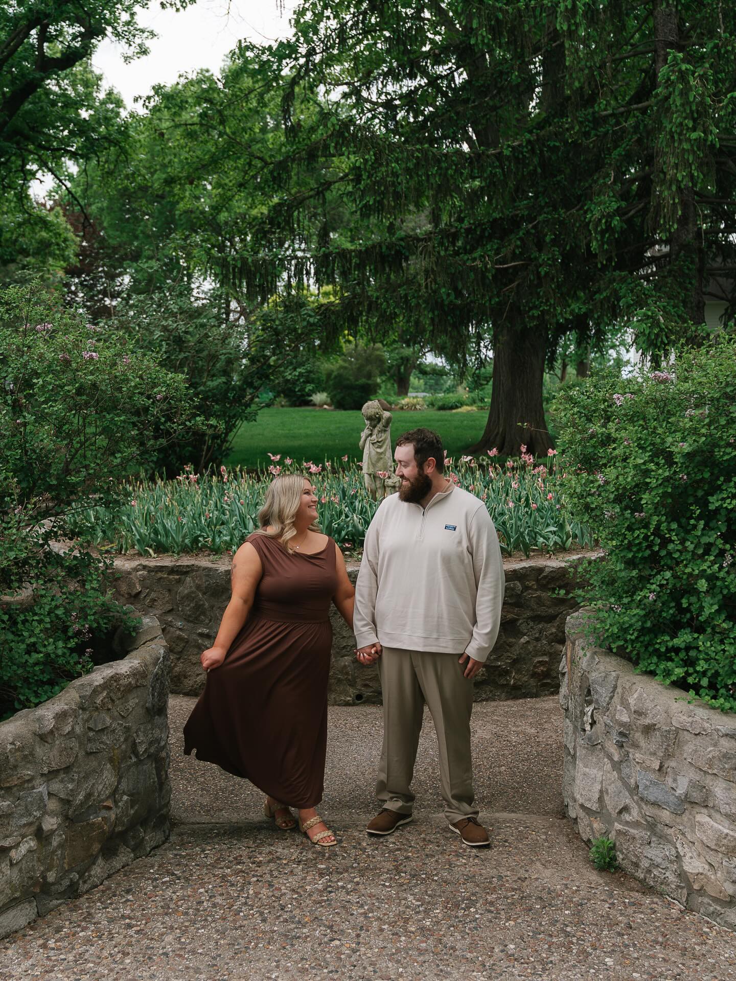 A few shots from Ashley & Jacob’s beautiful engagement session. 🌷💍
Cannot wait to capture their wedding this fall.