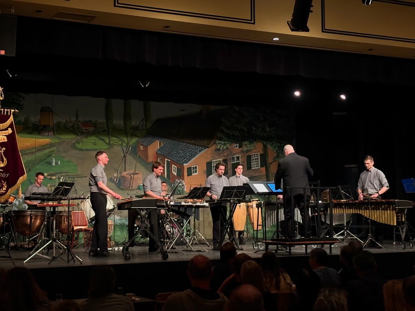 Afgelopen zaterdag stond onze slagwerkgroep te knallen op het podium tijdens een nieuwe editie van Slagwerk On Stage! 🥁Het optreden werd enthousiast ontvangen door het publiek en gaf meteen een voorproefje voor de viering van het 65-jarig bestaan van de slagwerkgroep in Oktober!🥳