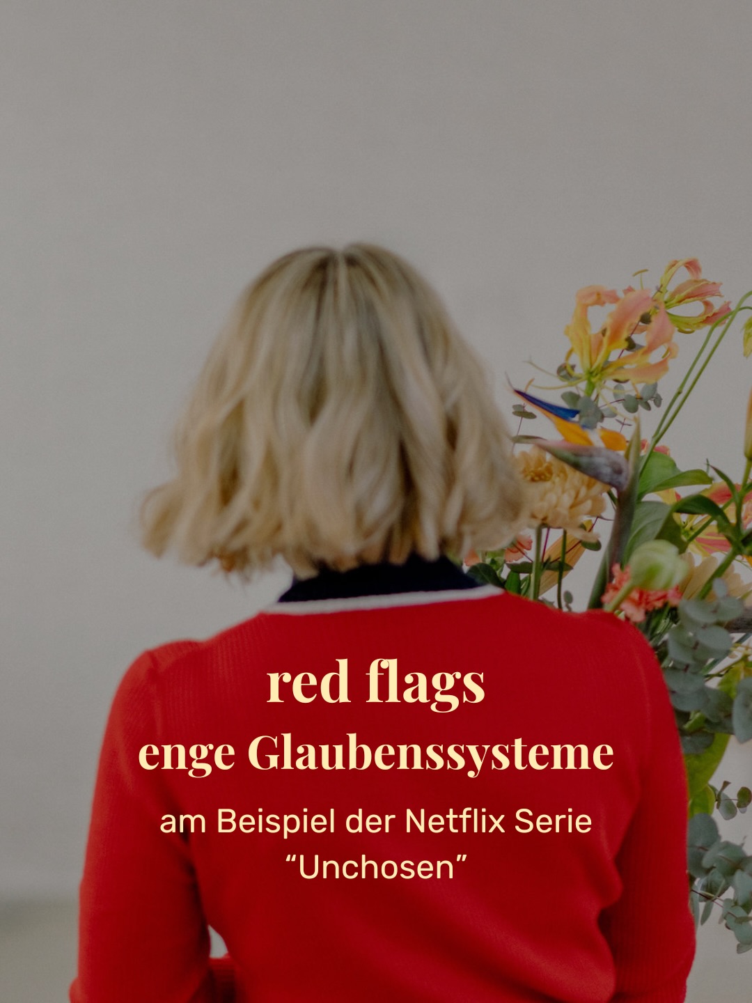 {Die Liebe hat keinen Platz} in solchen Systemen. Und sie sind verbreiteter als gedacht.
Noch immer wird bis ins Intimleben der Menschen hinein bestimmt, was angeblich „von Gott kommt“ und was nicht. Es wird festgelegt, welcher Lebensstil der einzig „richtige“ ist und was im Alltag wie benutzt werden darf.
Noch immer stehen Pastoren auf Bühnen und wenden gleichzeitig privat Gewalt (psychisch und physisch) gegen Frauen an.
Verantwortung wird selten übernommen und oft nach außen geschoben.
Wer Probleme anspricht, wird selbst zum Problem gemacht.
Schau dich mal um und frage ehrlich:
✨ Wo gebe ich etwas anderes vor, nur um dazuzugehören?
✨ Wo bleibe ich stumm, statt mich für andere einzusetzen?
Deine Franzi