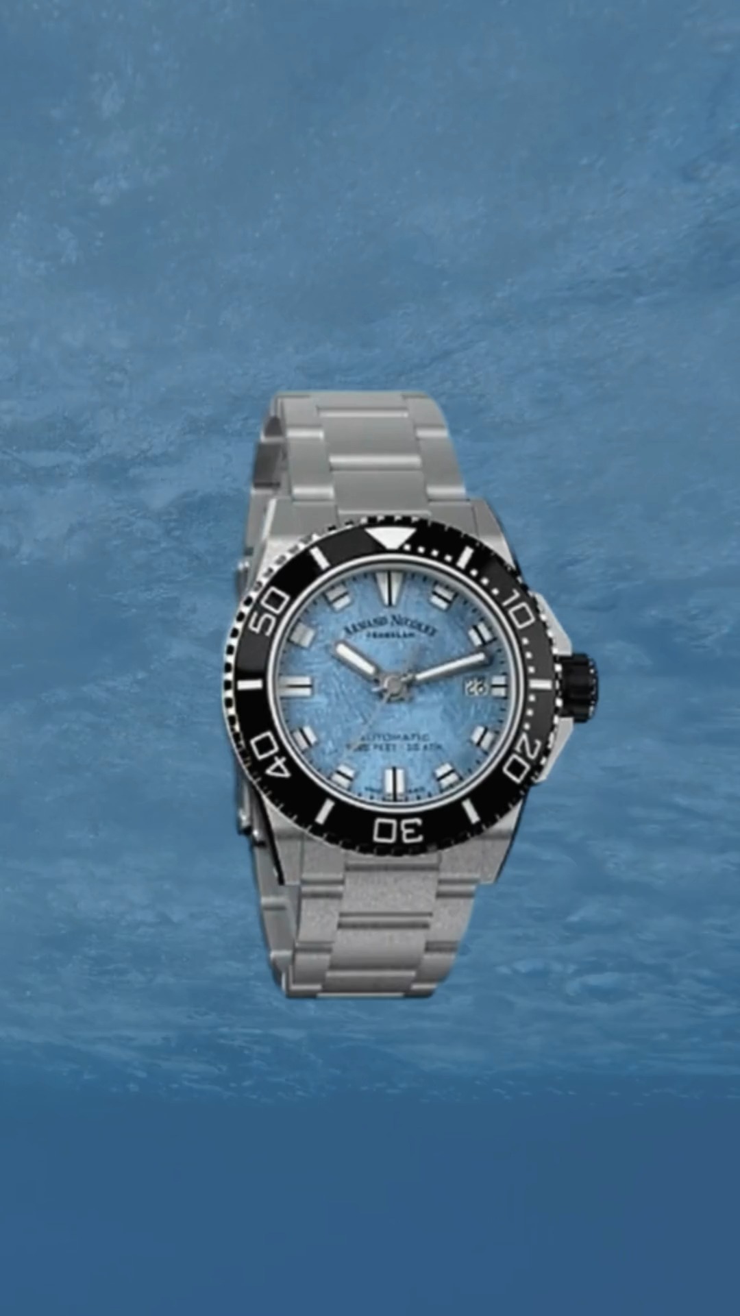 Summer means movement.
Even in the water.
The JS9-41 is ready to follow you everywhere, with water resistance up to 30 ATM, a screw-down case back and crown for maximum reliability.
A watch designed to experience every moment, without limits.