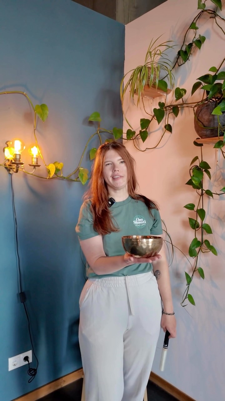 Die liebe Katrina führt dich in unserer 2-jährigen Yogaausbildung in das Thema Chakra Flow Yoga ein. 🧘♀️
Freu dich darauf dein Energiesystem auf einer ganz neuen Ebene kennenzulernen. ✨
Du bist interessiert? Alle Informationen findest Du auf unserer Website oder bei den Infoveranstaltungen. (Link in der Bio)🕉️
#yogaausbildung #omshantiyogabamberg #omshanti #yogalehrer