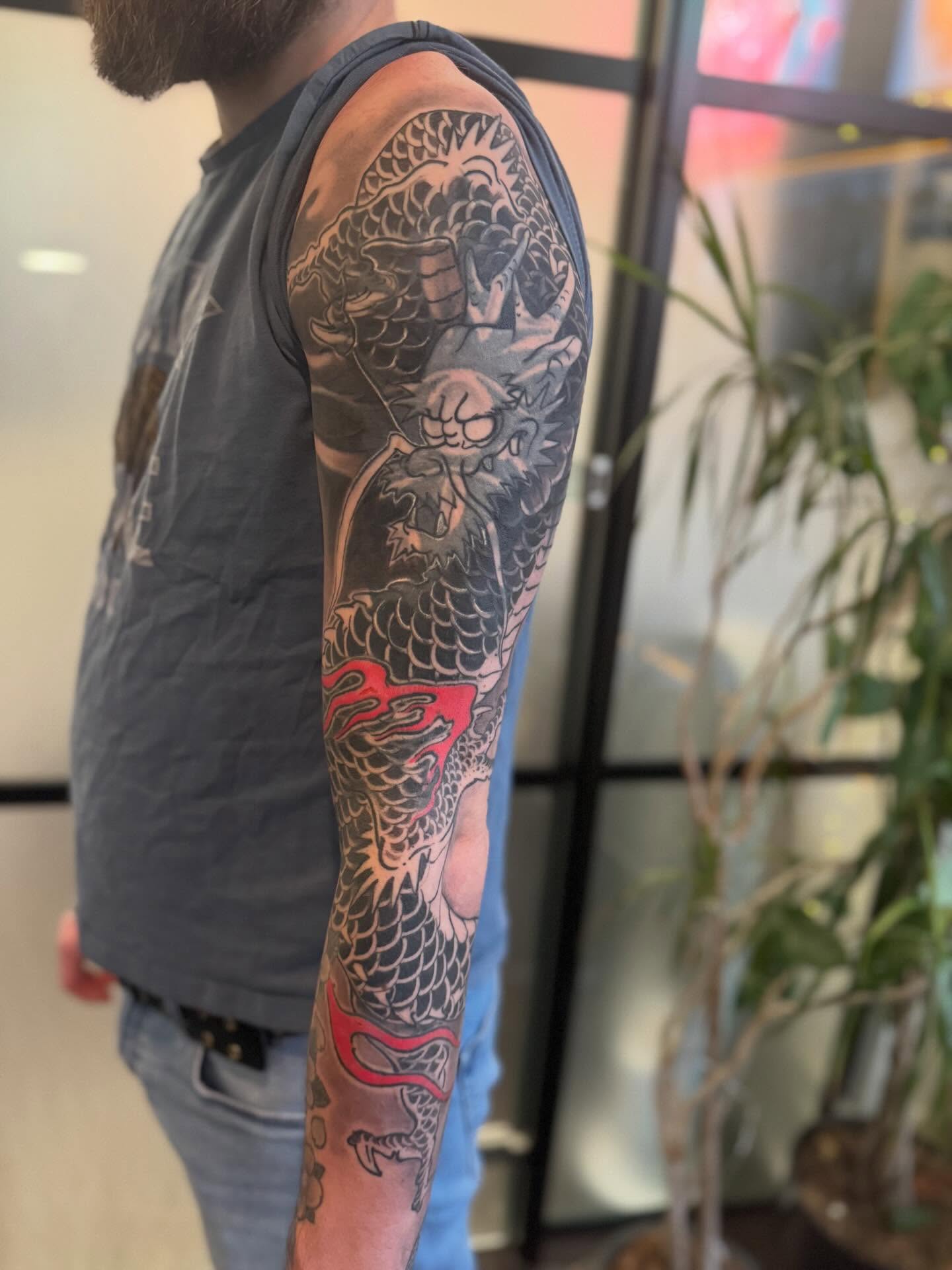 Love this dragon cover up/ blast over by @carlobzn 🙌🏻
Took a few sessions but they smashed it out!
For cool ideas, or just any tattoo ideas send Carlos a dm or alternatively visit our website for an enquiry form 😎✌️
#dragontattoos #dragon #japanesedragontattoo #blastovertattoo #tattoo