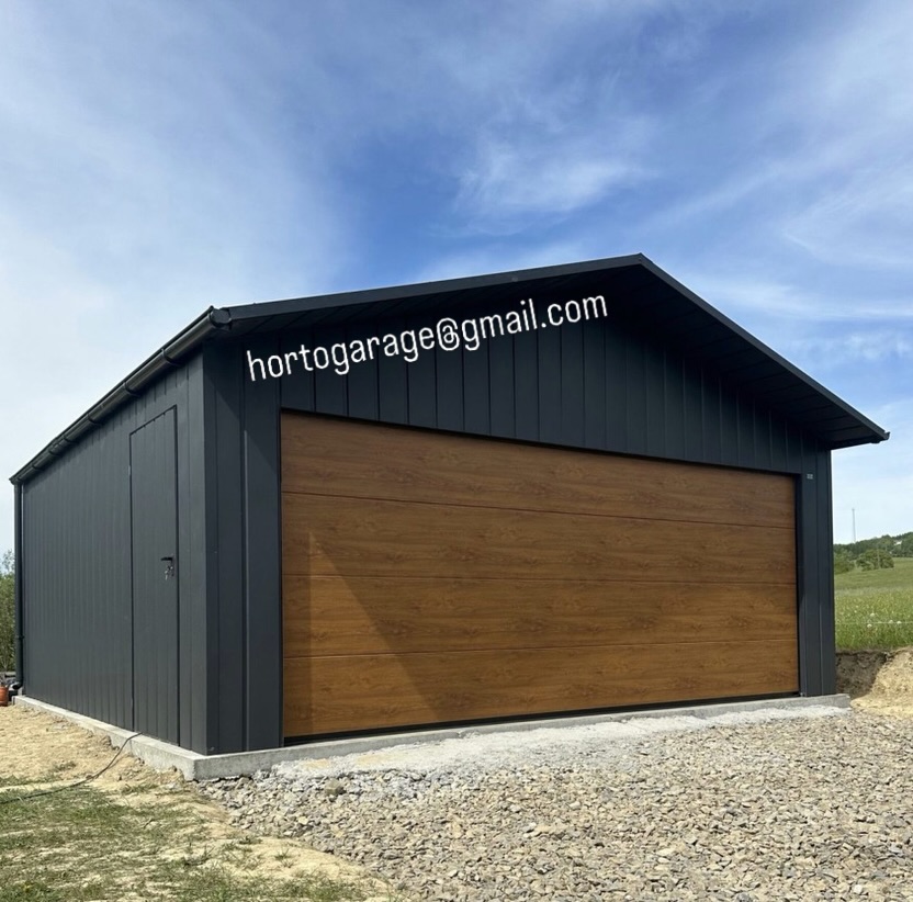 Wir stellen Ihnen unsere Garage vor.
📏Abmessungen:
* Breite: 6 m
* Länge: 7 m
* Firsthöhe: 3,2 m
Farbgebung:
* Wände und Verkleidungen: Graphit
* Garagentor: Holzoptik in warmem Braun
🚪🔩Konstruktion:
* Stahlkonstruktion
* Verkleidung aus Trapezblech
* Satteldach
* vorne ein breites Sektionaltor und seitlich eine Eingangstür
✅Vorteile:
* modernes Design, das gut zu neuen Häusern passt
* große Einfahrtsbreite
* separater Seiteneingang – man kann eintreten, ohne das Haupttor zu öffnen
* Das Satteldach leitet Wasser und Schnee gut ab
🚗🧰🎿Verwendungszweck:
* Garage für Auto mit Platzreserve
* Heimwerkstatt
* Abstellraum für Fahrräder, Rasenmäher, Werkzeuge, Reifen und Gartengeräte
* kann auch als kleiner Lagerraum dienen
💻📲👨💻 eine ähnliche Garage oder andere Details wünschen, mailen Sie hortogarage@gmail.com, gehen Sie auf den Link in der Bio oder rufen Sie an
📞 +49 177 4242452
📞 +49 152 246 74 361