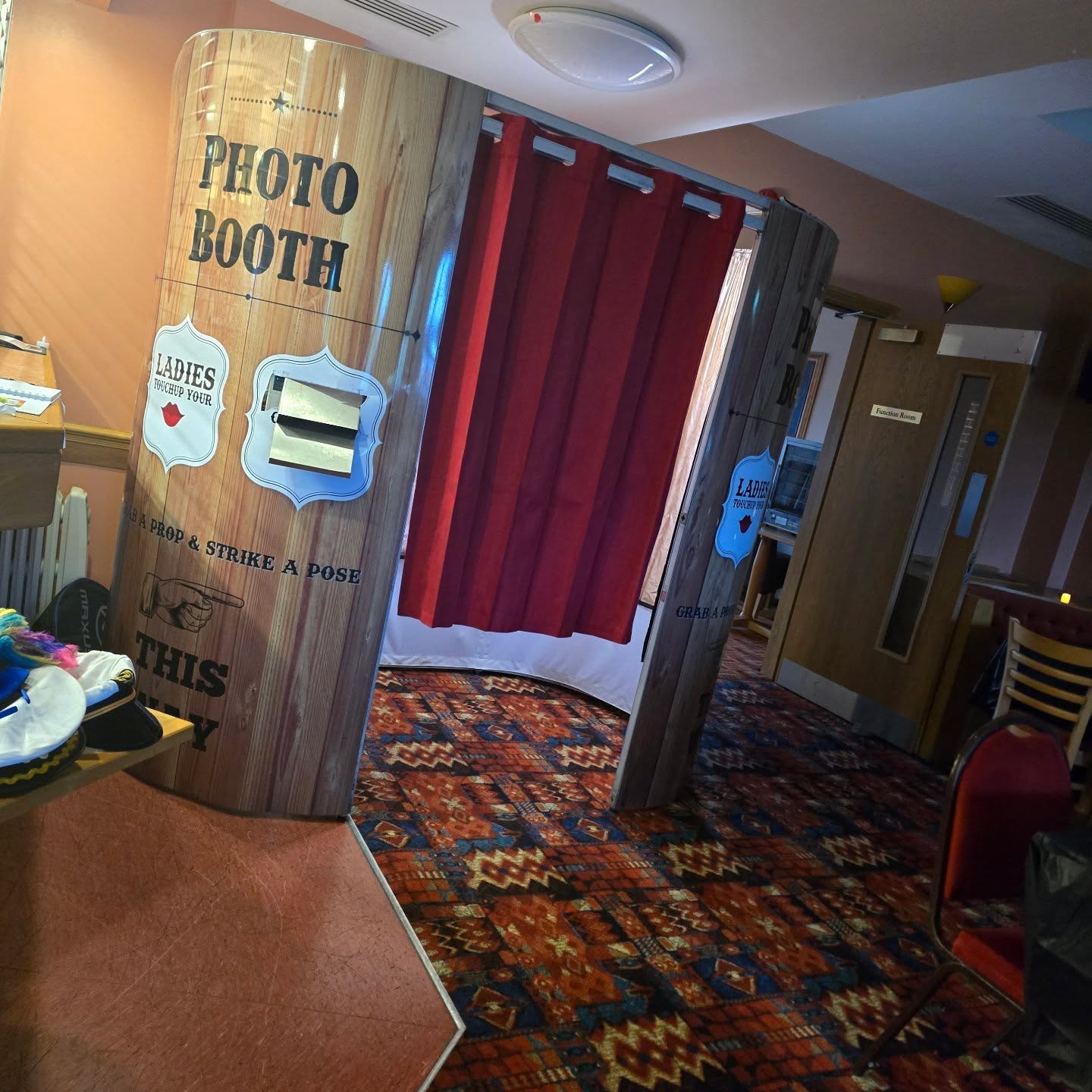 Our Fun Booth out in action tonight @cradleyheathsocial for Charls 30th Birthday Party.
#birthday #30thbirthday #30th #birthdaygirl #birthdayparty fun props