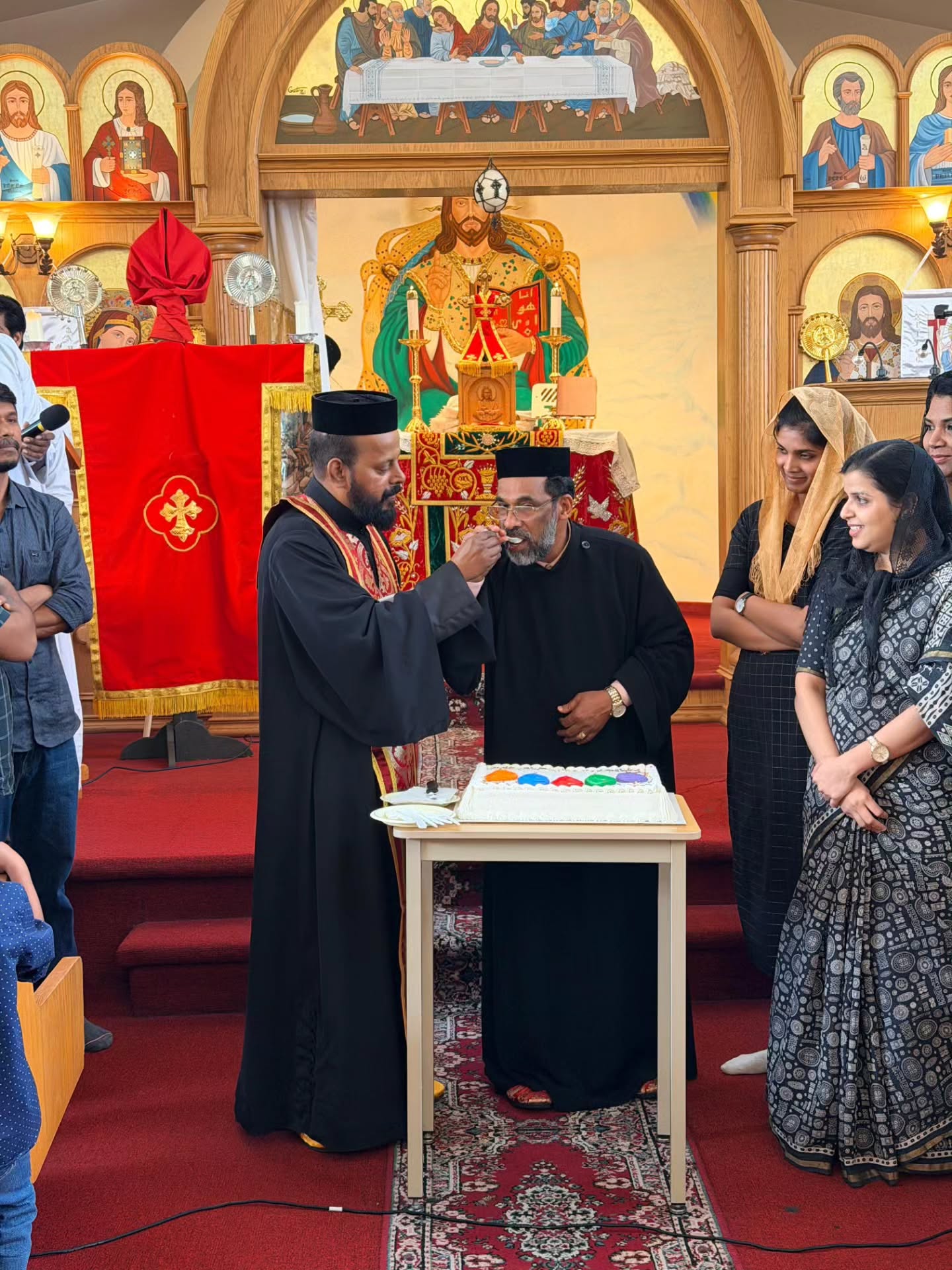 കിച്ചണർ സെന്റ് സ്റ്റീഫൻ സുറിയാനി കോൺഗ്രിഗേഷൻ ഇനി മുതൽ ഇടവക പള്ളി
കാനഡയിലെ കിച്ചണറിൽ വിശുദ്ധ സ്തെഫാനോസ് സഹദായുടെ നാമത്തിൽ പ്രവർത്തിച്ചുവരുന്ന യാക്കോബായ സുറിയാനി ഓർത്തഡോക്സ് കോൺഗ്രിഗേഷൻ ഇനി മുതൽ ഔദ്യോഗികമായി
"സെന്റ് സ്റ്റീഫൻ സുറിയാനി ഓർത്തഡോക്സ് പള്ളി" എന്ന പേരിൽ ഇടവക പള്ളിയായി ഉയർത്തപ്പെട്ടിരിക്കുന്നു.
മലങ്കര യാക്കോബായ സുറിയാനി ഓർത്തഡോക്സ് സഭയുടെ നോർത്ത് അമേരിക്കൻ അതിഭദ്രാസന മെത്രാപ്പൊലീത്ത
അഭിവന്ദ്യ യൽദോ മോർ തീത്തോസ് തിരുമേനിയുടെ അനുഗ്രഹീത കല്പന
ഇടവക വികാരി റവ. ഫാ. എബി മാത്യു വായിച്ചു.
2017 നവംബർ മാസം ആരംഭിച്ച കോൺഗ്രിഗേഷൻ അഭ്യൂതപൂർവ്വമായ വളർച്ച നേടിയെന്നു അഭിവന്ദ്യ തിരുമേനി വിലയിരുത്തി.
ഇടവക സഹ വികാരി റവ. ഫാ. ചെറിയാൻ പൗലോസ്,
കാനഡ റീജിയൻ കൗൺസിൽ അംഗം ശ്രീ ജിൻസ് പോൾ,
ട്രസ്റ്റ് സെക്രട്ടറി ശ്രീ ജോജോ തോമസ്,
ട്രഷറർ ശ്രീ എൽബ ചെന്നക്കാട്ടേൽ,
മറ്റ് മാനേജിങ് കമ്മിറ്റി അംഗങ്ങളും ഭക്ത സംഘടന പ്രവർത്തകരും സന്നിഹിതരായിരുന്നു.