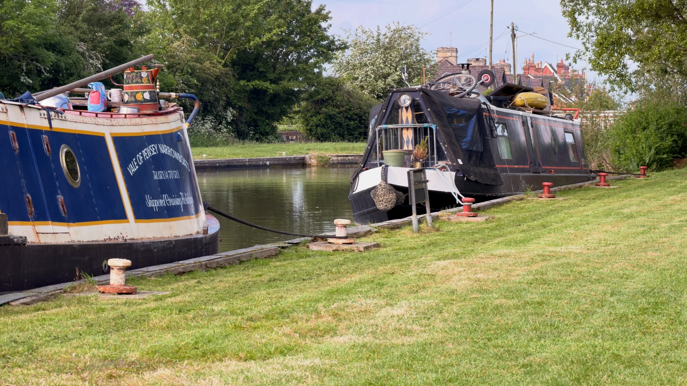 It’s Friday 🙌☀️ and we started early on our garden maintenance contracts with one of our favourite spots to work at 👌
First stop was The Black Horse in Devizes 🍻🌿 — a wonderful Wiltshire pub set right beside the beautiful canal with the barges peacefully docked nearby 🚤🌳 A proper hidden gem and an amazing place to start the day in the sunshine ☀️
We’ve been looking after the grounds here for years now and it’s always a pleasure maintaining such a fantastic location. Today included grass cutting, strimming, edging, and a general tidy-up to keep everything looking fresh, neat, and welcoming for customers 🌱✂️
With the warmer weather here, keeping commercial grounds maintained is so important — especially places like this where outdoor areas are a huge part of the atmosphere 🍺🏡 Nothing beats sitting outside by the canal with a drink when the gardens are looking their best 👌
We’re proud to maintain a range of commercial and domestic properties across Wiltshire, helping keep outdoor spaces tidy, professional, and enjoyable all year round 💪🌿
M.J.B Group Ltd
Tree & Garden
📱 01225 - 941139
📧 info@mjbgroup.co.uk
💻 www.mjbgroup.co.uk
#gardenmaintenance #grasscutting #wiltshire #devizes #commercialgroun