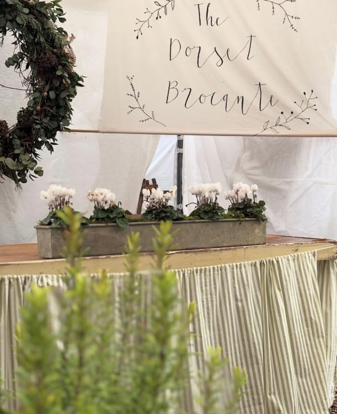 It’s almost time…..
Today & Tomorrow
The Spring Brocante 🎪
Sunday & B/H Monday 3 - 4th May
10 - 3pm each day
Larmer Tree
Nr Salisbury
SP5 5PY
Buy tickets on the gate when you arrive ~ Adults £8 | Children free
40 curated stands set in this wonderful location @larmertree ~ all stands are inside the halls & marquee 🌿
Free & accessible parking 🚙
Artisan foodies in the gardens 🥞🍕🍦🧁☕️
Assistance dogs only 🐾
We hope you can join us over May Day weekend!
For more information about the event & details of Exhibitors joining us, please look at the website ~ see details above 🌿