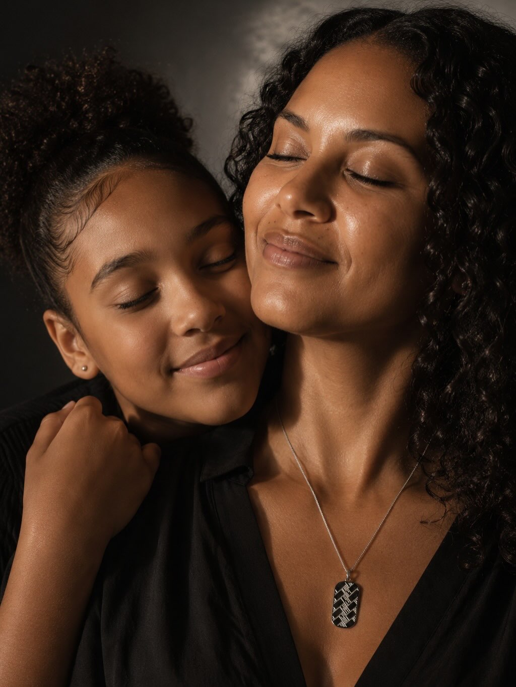 The necklace she wore every day.
The earrings she never took off.
Jewelry becomes memory long before it becomes heirloom.