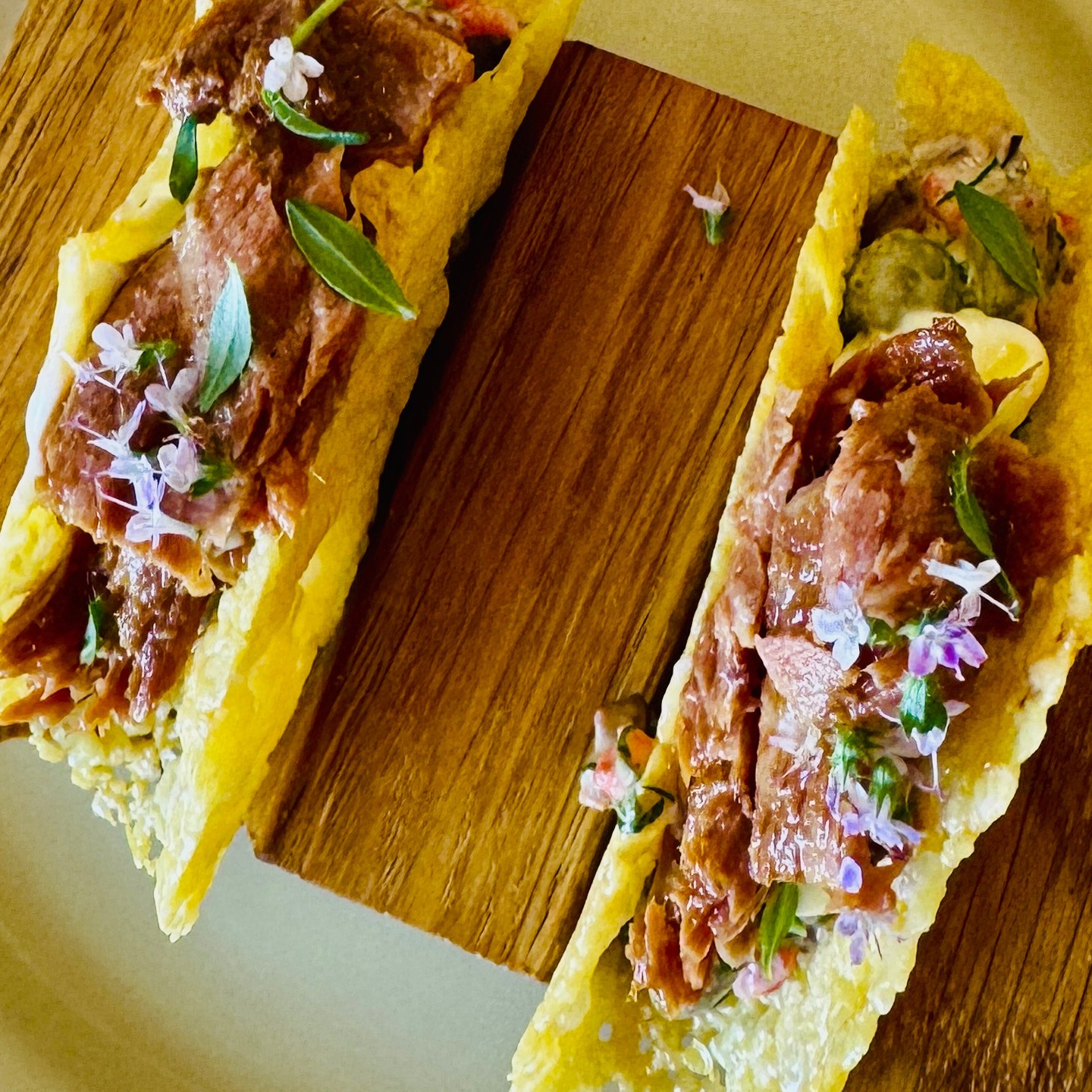 We have a saying, or rather several.
One is “Quality is not an act, but a habit”. Fits perfectly on this taco Putanesca.
We make a super light, crispy taco from an aged local cheese – both sheep and cow. We fill it with a type of tartar of capperi di Pantelleria, mint from the kitchen garden, pickled olives from our own harvest, mini cucumbers, Cantabrian anchovies and Ventresca bluefin tuna belly from Sardinia, fished according to nature’s rules – i.e. carefully.
This is how you build Italian gastronomy, with an ounce of craftsmanship.
A starter at our dining experience 2026.
casasanruffino.com