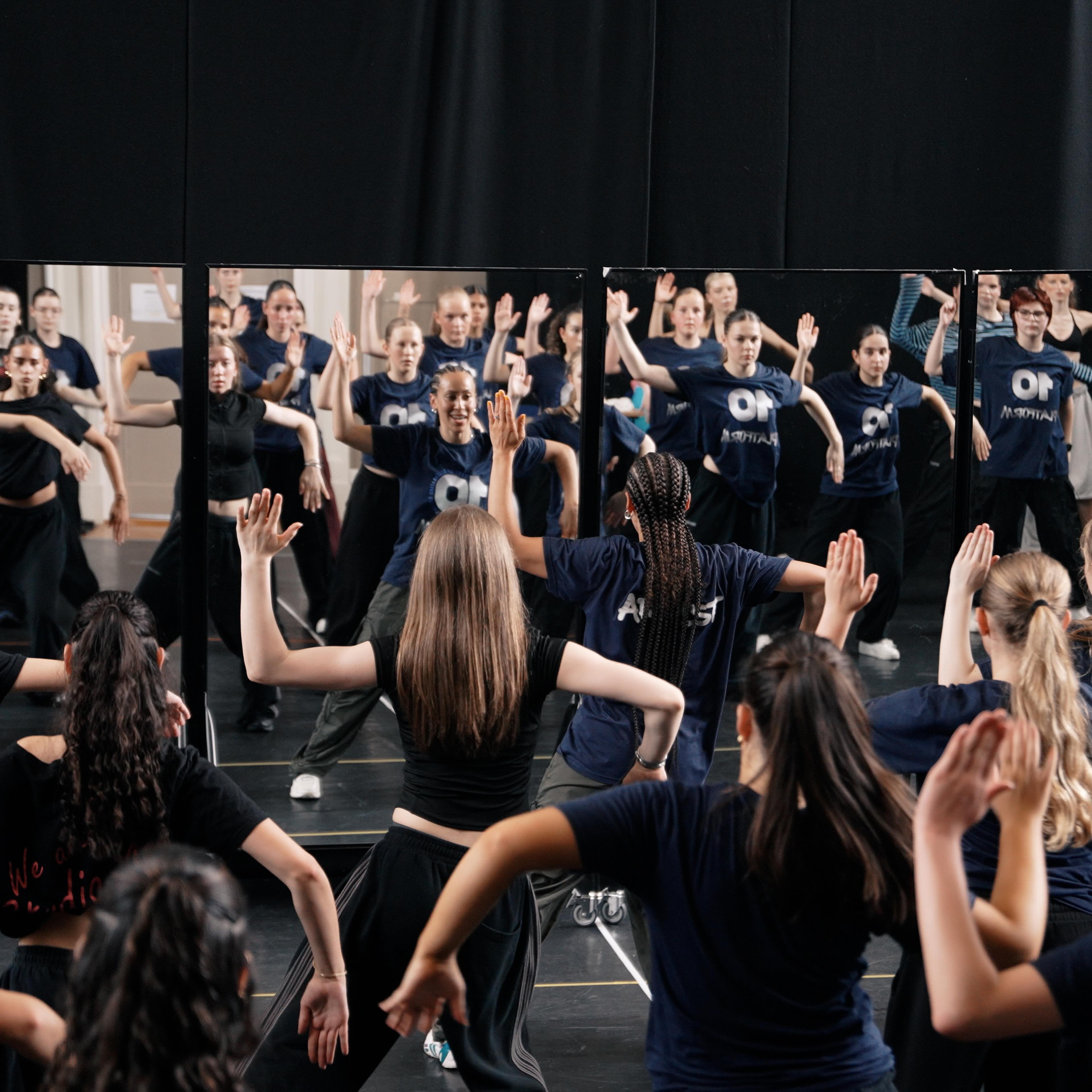 PLATFORM 💫
A huge part of our Platform event is giving South West Dancers an opportunity to be inspired by Industry professionals.
Over 200 dancers participated in 18 workshops over the weekend!
Thank you to our incredible Artists for your inspiration and knowledge 🩵
📸 @the_motionfarm
#platform10 #southwestdance #wearestudio4