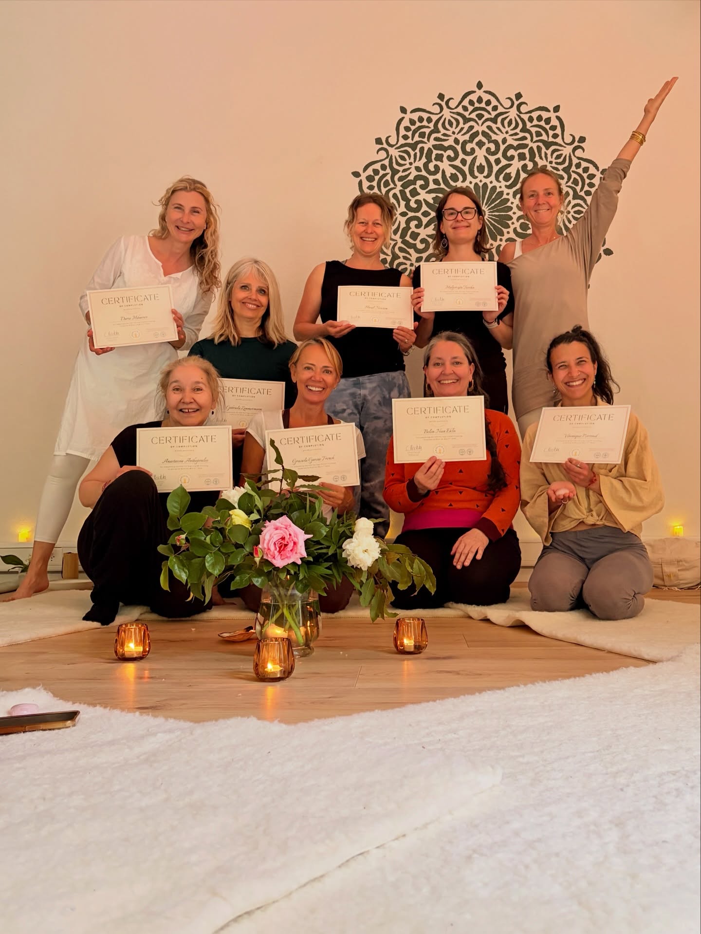 Shiny, happy people ✨ amazing women ✨beautiful souls ✨
After ten days of deep introspection ✨diving into the teachings ✨moving through the seasons ✨ life cycles ✨ and the elements ✨
Exploring our organs ✨ bones ✨ muscles ✨ endocrine and nervous system ✨ connective tissues and tracing myofascial lines ✨
With deep, deep listening ✨ so much wisdom reveals ✨ and soooo much beauty ✨
Deep gratitude ✨ honored to walk this path together ✨ with a full heart ✨ congratulations dears 🙏
Infinite thanks to @evolutionclub.dmk for opening your beautiful space for us 🙏
#YinTrainingNyon #Taoism #YogaSwitzerland #DeepListening #Elements