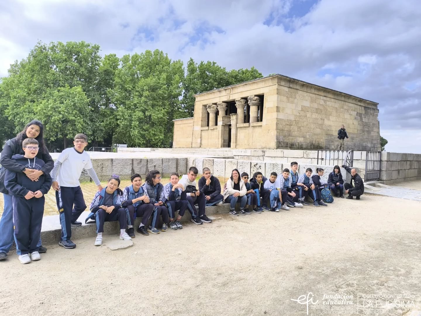 Las clases de EBO 3, 4 y 5 hemos visitado el Templo de Debod, acercándonos a las civilizaciones antiguas que estamos trabajando en nuestro proyecto: Grecia, Roma y Egipto.
Además, el viaje en metro 🚇 ha sido una gran oportunidad para fomentar nuestra autonomía, trabajar las habilidades sociales y seguir aprendiendo también fuera del aula.
#micolelapurisimamadrid #colegiolapurisimamadrid #fundacionefi