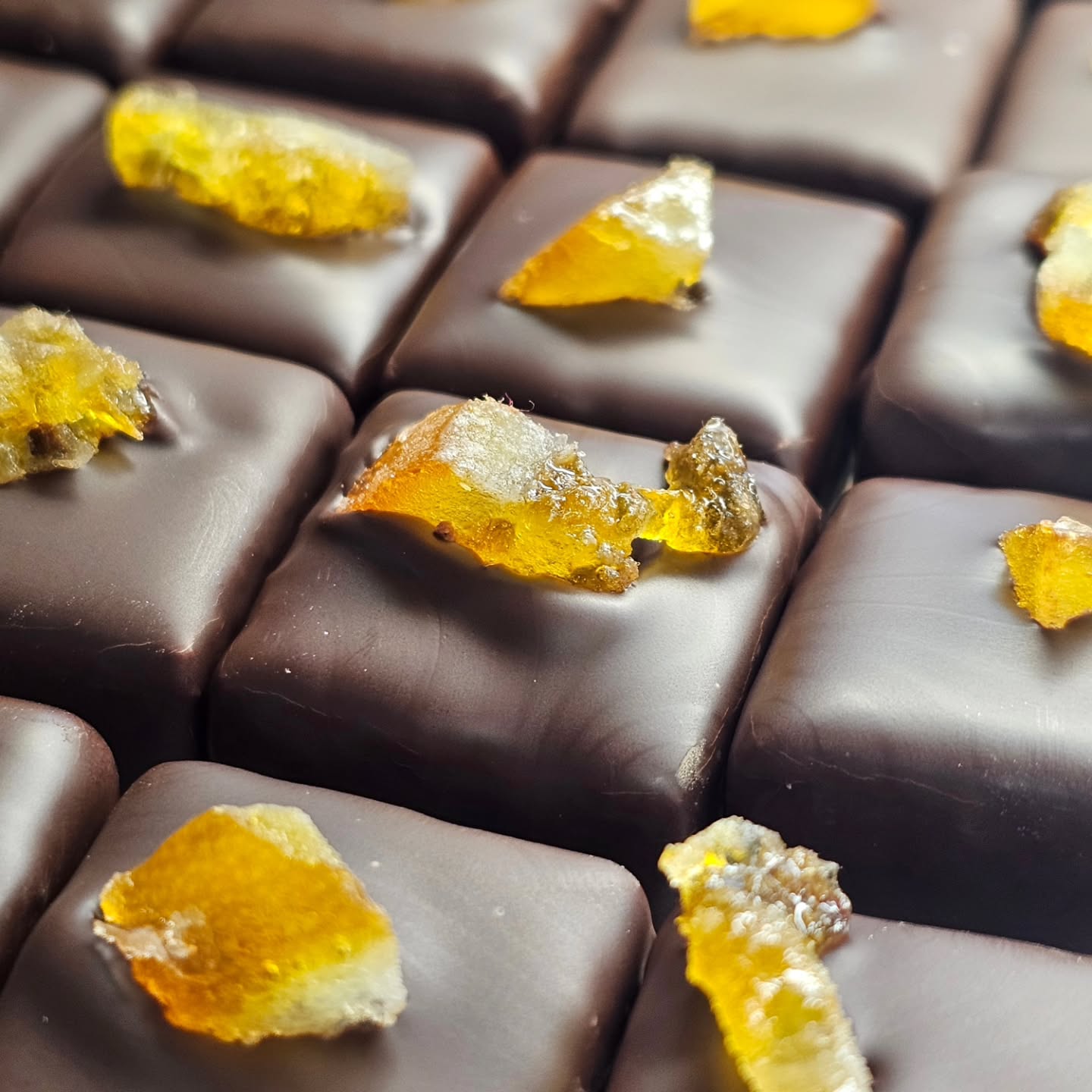 Mothers day is Sunday. Place your order online or in person for all her favs like these Blood Orange and Grand Marnier, or a classic favorite- Peanutbutter, and check out that shine on our Salted Caramel and Saffron Mango
#mother #mothersday #chocolate #localfood