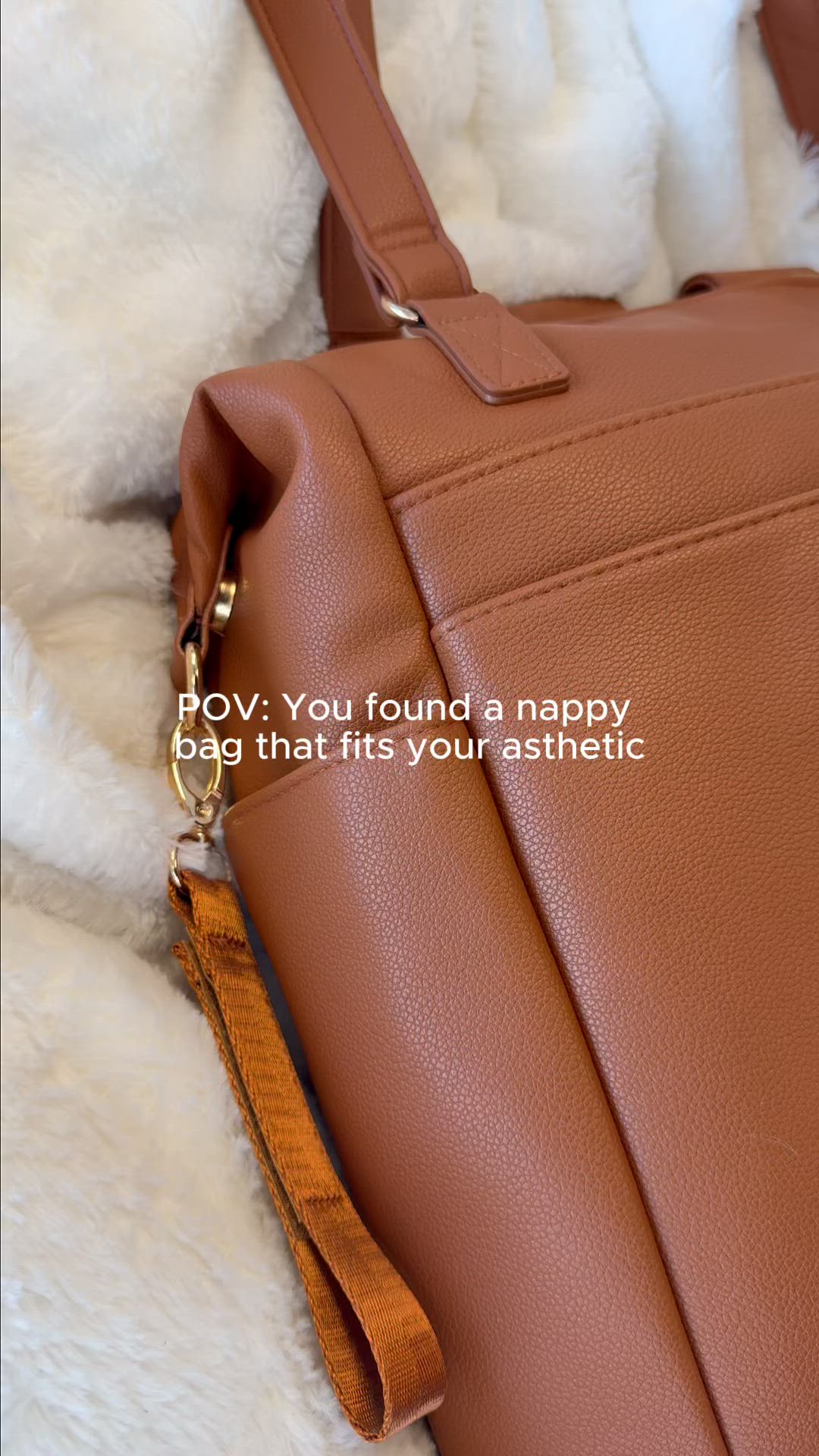 Meet the Ivy Convertible 🤍
The nappy bag that doesn’t look like a nappy bag.
Designed to fit your style while still carrying everything you need for baby (and you).
From baby days to everyday use, this is the bag you’ll keep reaching for.