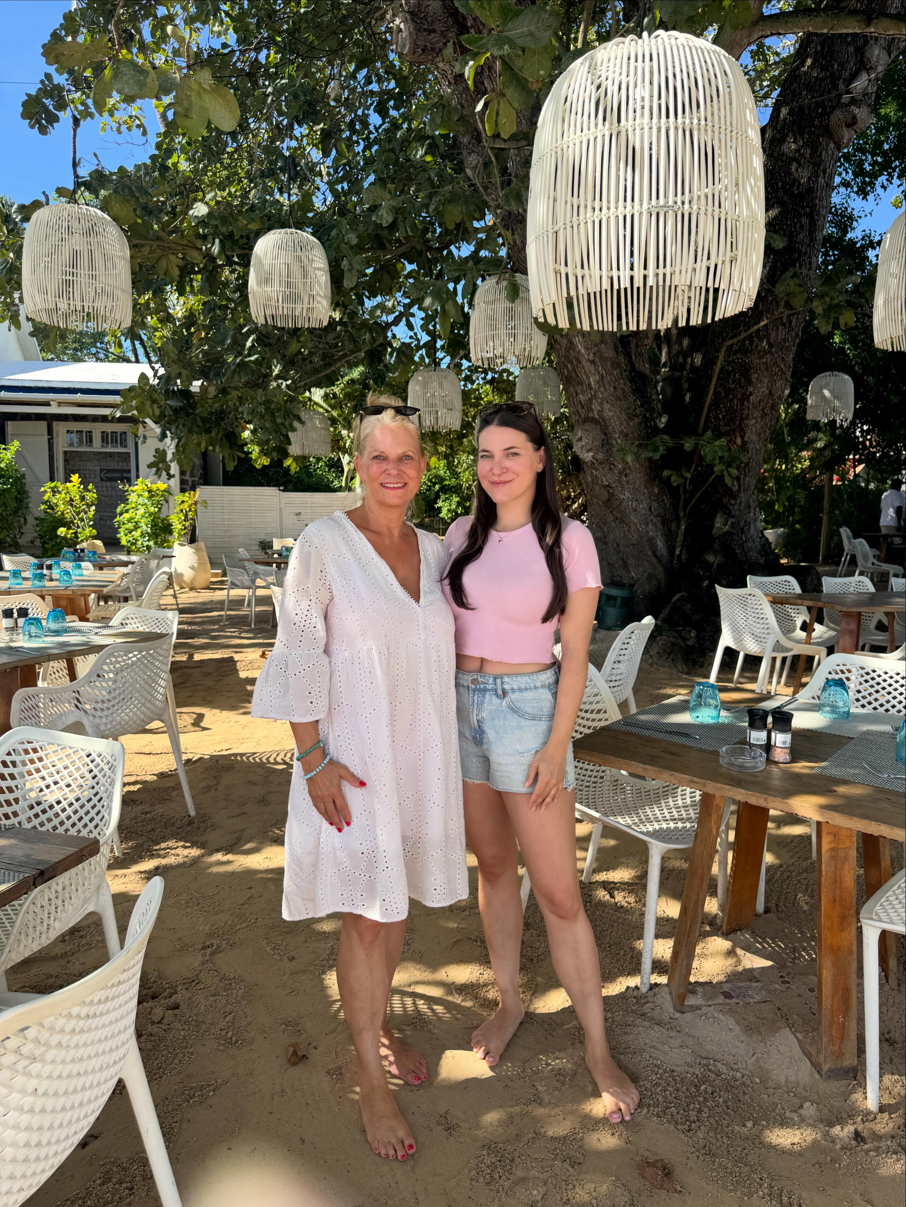 Durch dich bin ich ich. Danke für ALLES, Mami @heike.pietsch 🩷 Du bist immer da, meine größte Supporterin und meine größte Stütze. Weil es dich gibt, habe ich keine Angst, mutig zu sein! #loveyoutothemoonandback #mom #happymothersday #muttertag