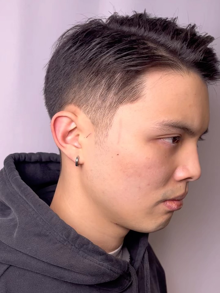 「QUIET LUXURY」
Clean taper with natural texture.
Keeping everything soft, balanced, and effortless.
#hair #hairstylist #manhairstyle #etobicoke