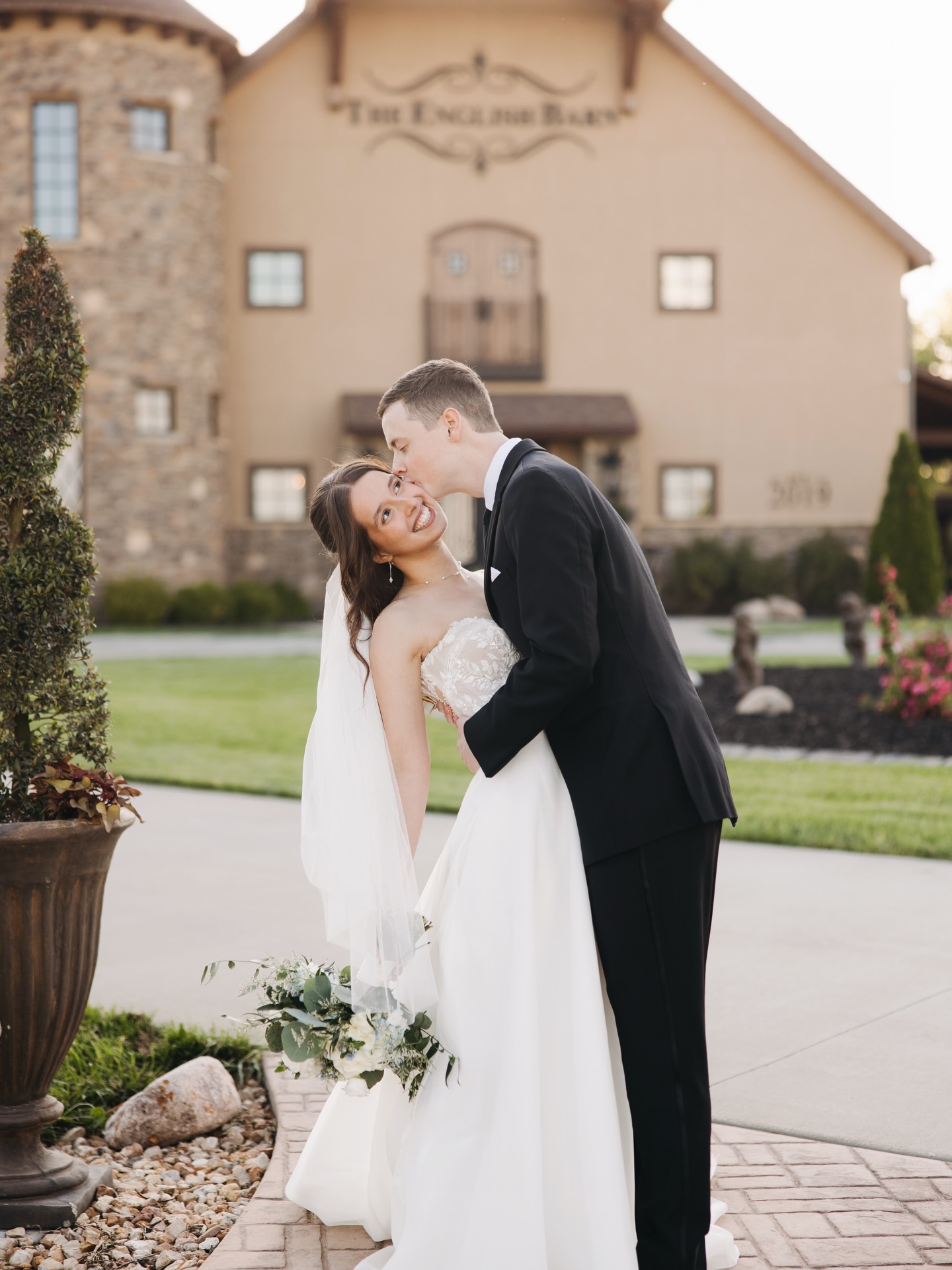 The most joy filled day with these two last this past weekend! Truly two of the sweetest people with the sweetest friends & family! They got married on the most beautiful day & we were SO grateful to be a part of it! Congratulations Evan + Anna! ✨🤍
We also absolutely LOVED @theenglishbarnkc so much! It was absolutely beautiful, the owners & staff were 10000/100 and we can’t wait to be back!
#kansascityweddingphotographers #kansascitywedding #midwestweddingphotographer #kcweddings