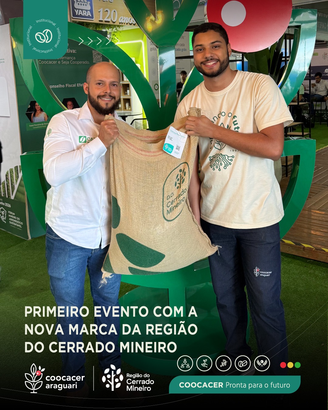 Um marco para a nossa história e para a cafeicultura do Cerrado Mineiro ☕✨
Durante a Fenicafé 2026, registramos um momento especial:
O Primeiro evento a comunicar a nova marca da Região do Cerrado Mineiro ao público. A COOCACER esteve a frente dessa ocasião.
Um passo importante que reforça nossa conexão com a origem, a qualidade e a valorização dos cafés produzidos em nossa região.
O momento contou com a presença de Maryana Castro, Camila Soares e Thiago Furlaneto, representando a Região do Cerrado Mineiro, além do nosso Gestor do Departamento de qualidade e laboratório, Pedro Mestrinier e o Agente de Negócios, Elder Caetano, representando a COOCACER.
Mais do que um registro, esse momento simboliza inovação, pertencimento e o compromisso de levar ainda mais valor ao café dos nossos cooperados.
#Coocacer #RegiãoDoCerradoMineiro #Fenicafé2026 #Cafeicultura #CaféEspecial #OrigemControlada #CerradoMineiro
