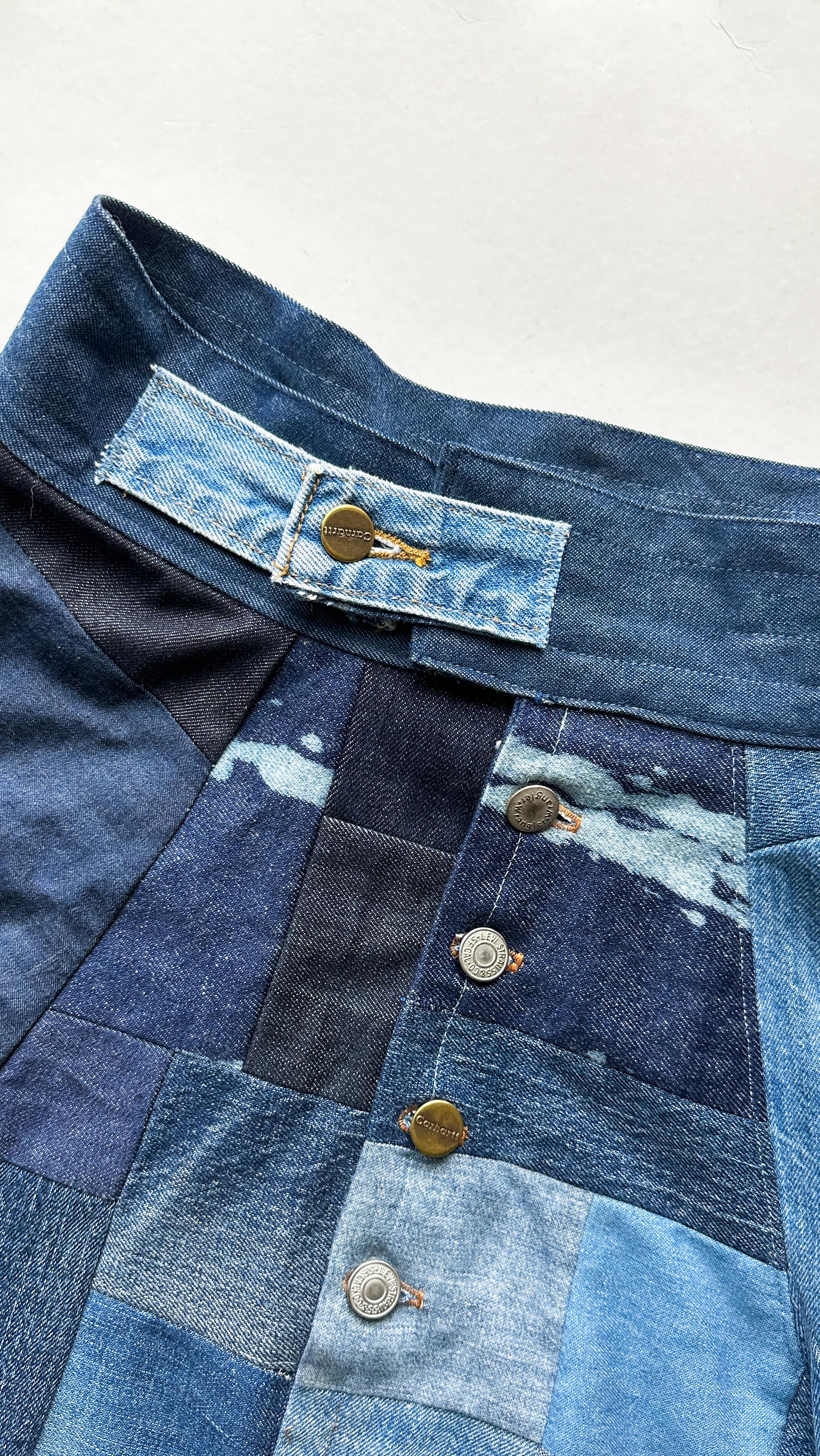 It’s #menademay but with a button fly. My absolute favorite part of this skirt is how it closes. It seems so obvious to use buttons as buttons… but I forget I should do this and then every time I wear this skirt I am reminded 😅.
I’m working on a little video for YouTube about all the different parts of a jean and how they can be used once you’ve taken all the denim. My recommendations are not earth shattering - it’s a lot of “use the zipper as a zipper” 😂.