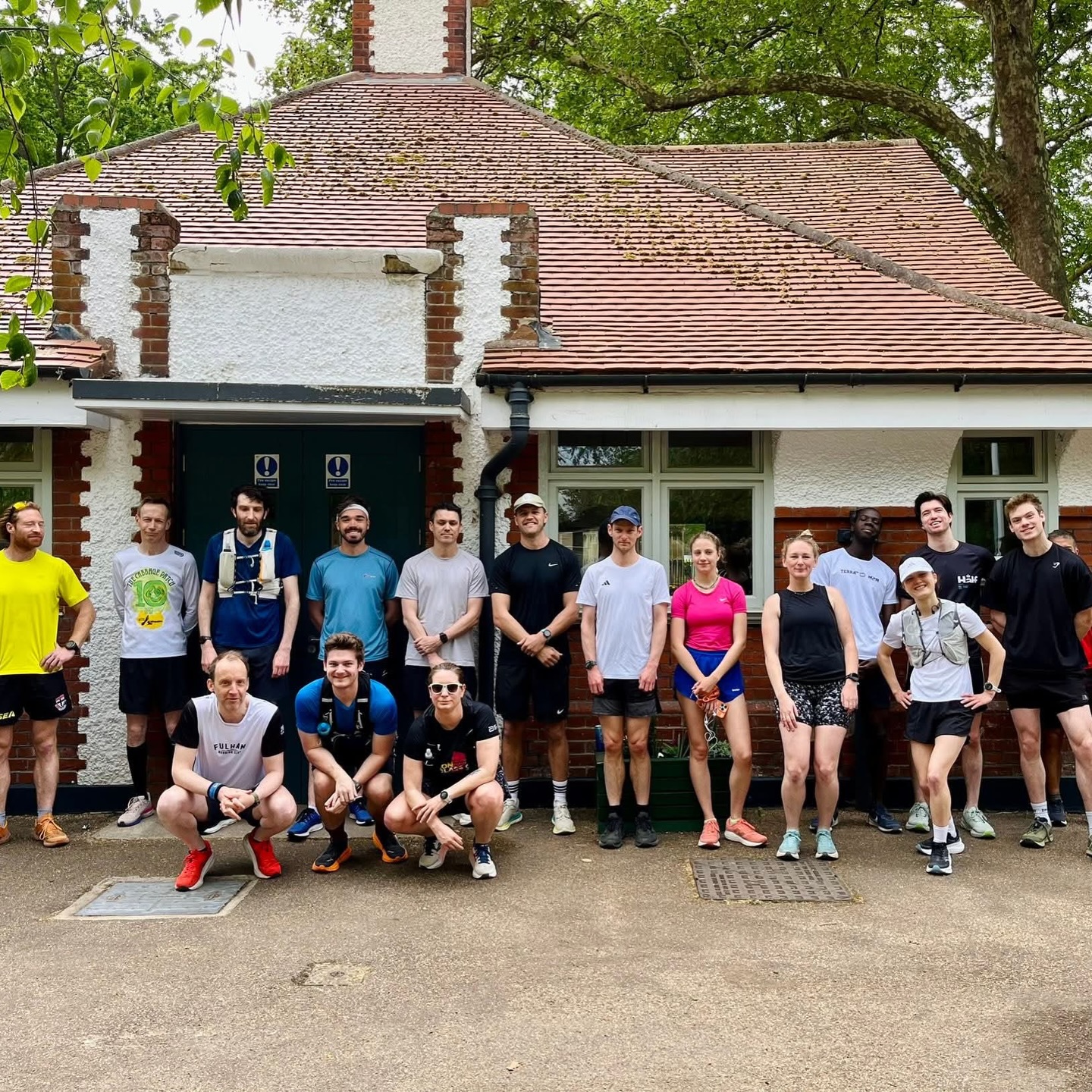 Our Bank Holiday Sunday 10@10ers! Thanks so much for hosting Imogen ๐ฉท
.
#runnersofinstagram #runningclub #socialrunning #runlondon #runningcommunity