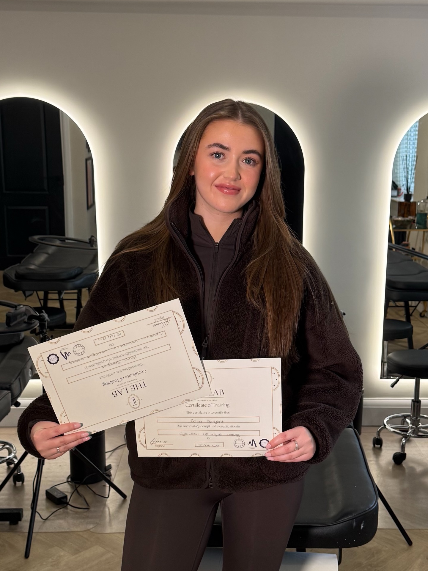When your client becomes your student 🖤✨
One of my long-standing clients decided to take a leap… stepping away from her corporate routine and into the beauty industry.
She joined our combined Lash Lift, Brow Lamination, Waxing & Tinting course — and honestly? She’s been flying ever since 👀🔥
The results she produced during training were incredible… but what’s even better is seeing her continue to grow after the course 🤍
This is exactly why I love what I do 🫶🏼
Helping women create a skill that gives them:
▫️ Freedom from the 9–5
▫️ A flexible work-life balance
▫️ The ability to earn £40–£90+ per hour 💸
It’s not just about beauty… it’s about building a lifestyle on your own terms 📈
If you’ve been thinking about switching things up, this is your sign 👆🏼✨
📩 DM me “COURSE” for more