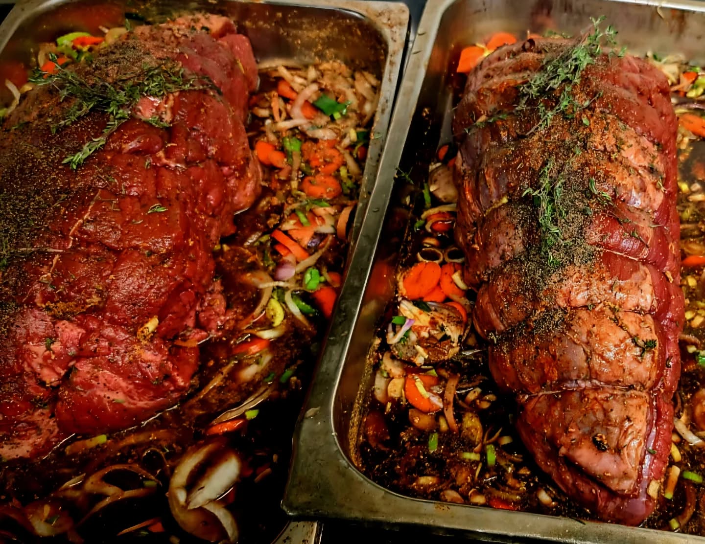 SUNDAY ROAST INCOMING! We slow cook our @gilmour_butchers topside of beef overnight for maximum flavour and tenderness. Served with Yorkies whipped up in the morning, all the trimmings and pan gravy - the best Sunday treat.
Available in the restaurant and Stables Bar 🤩
Book now! 01875 852 401.