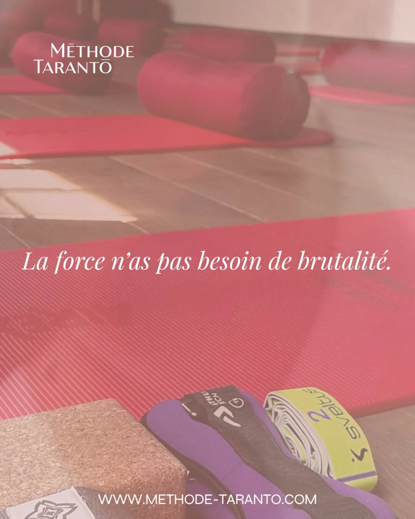 Pendant longtemps, le renforcement musculaire a été associé à la performance, à l’intensité, à l’idée qu’il fallait forcer coûte que coûte pour obtenir des résultats.
Je crois profondément qu’il existe une autre voie.
Le corps peut se renforcer en profondeur sans être brusqué.
Avec davantage de précision, d’écoute et d’intelligence du mouvement.
C’est exactement ce que l'on explore lors des cours et stage de BARRE AU SOL Méthode Taranto.
Un travail à la fois engageant, tonifiant et profondément respectueux du corps.
✨ Places limitées
🗓 Lundi 12h30 I Mardi 12h30 I Jeudi 11h
📍Studio Méthode Taranto & co
187 rue du Temple Paris 3
🔗 Réservation sur www.methode-taranto.com
→ Lien en bio pour réserver votre place.
.
.
.
#barreausol #training #routine #bienetre #sante