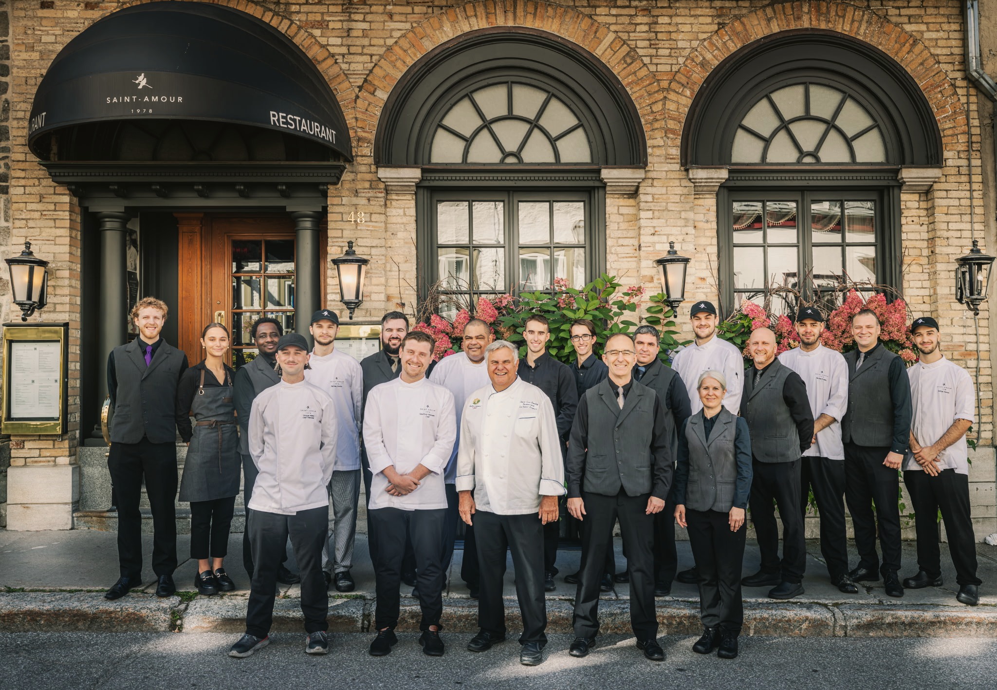 Là où la réussite rencontre la tradition. ⚜️
Là où une équipe transforme chaque service en moment d’exception.
Le Saint-Amour est fier d’être recommandé par le Guide MICHELIN.
Une belle reconnaissance pour une maison qui, depuis 1978, célèbre la gastronomie avec passion, constance et exigence.
Bravo au Chef Jean-Luc Boulay, à toute l’équipe du Saint-Amour, ainsi qu’aux producteurs et partenaires qui font partie de cette histoire.
Et surtout, merci à vous, qui nous suivez, nous soutenez et partagez notre amour de la table.
Ce n’est pas seulement une recommandation.
C’est une fierté pour Québec.
C’est une célébration du métier.
C’est Le Saint-Amour. ⚜️
📞 Réservations : 418 694 0667
📍 Le Saint-Amour — Québec, depuis 1978
🌐 www.saint-amour.com
#lesaintamour #guidemichelin #michelinrecommended #chefjeanlucboulay #quebeccity #quebeccity #gastronomie #gastronomiefrancaise #terroirquebecois #finediningquebec #quebeceats #restaurantquebec