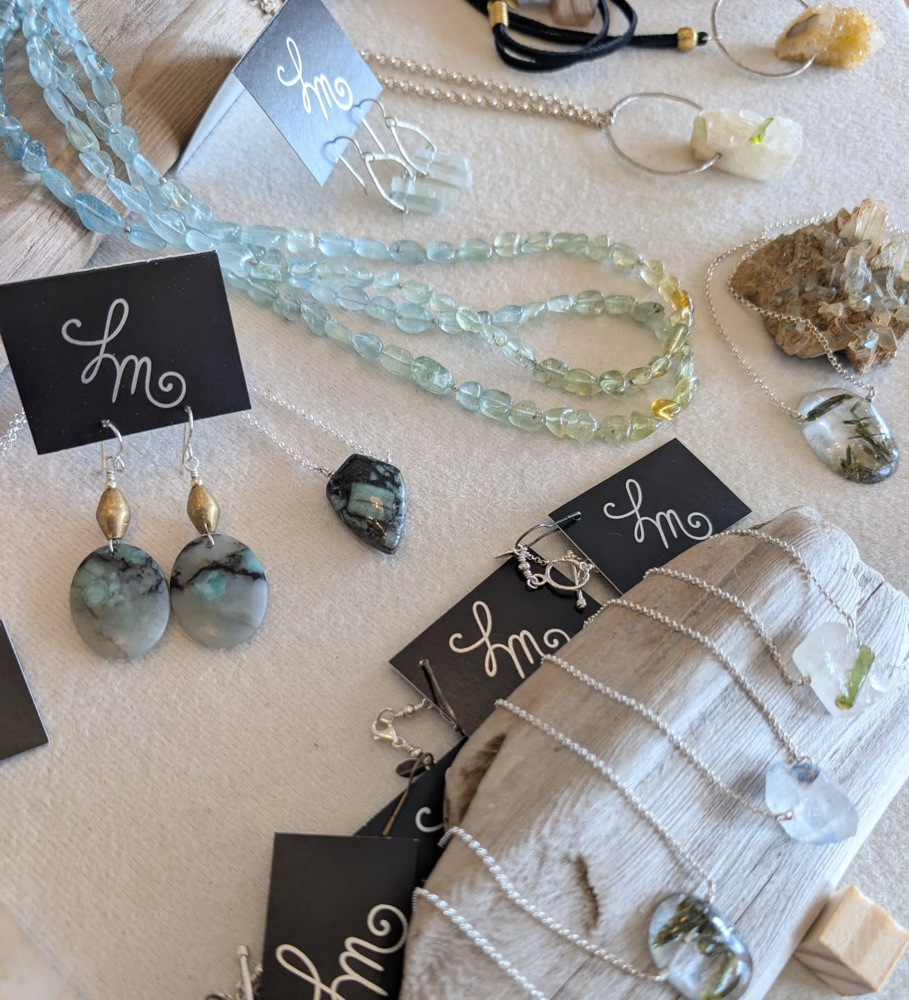 Another peek in the case ✨ Tourmaline, aquamarines, emeralds, yellow quartz✨
Pop into LM at the Pop-Up @mountvernonwa open Wed-Sun til the end of June