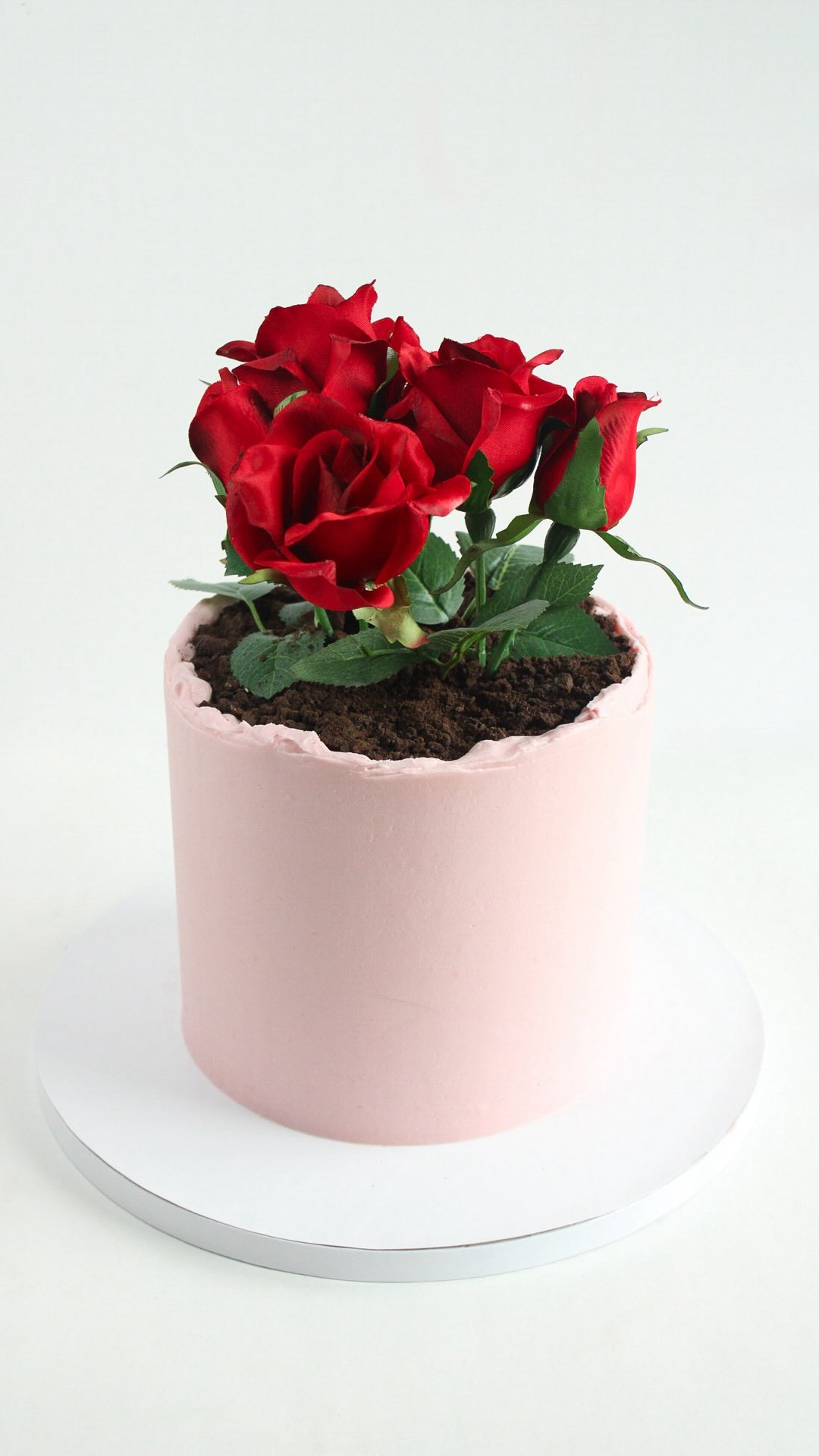 An easy yet elegant way to show some love and sweetness to those mothers this Sunday! All the moms out there, drop your favorite cake flavor in the comments! 🍰
Since I didn’t have the chance to make these this year, I figured why not squeeze a tutorial in on how I make them. Thanks to @chefmaster all-natural pink coloring and chocolate cake drizzle 🤎🩷
Simply add piped buttercream flowers, real roses or faux roses like I did here! No need to make the cake completely smooth - add texture, and fun designs for a unique and delicious flower pot cake.