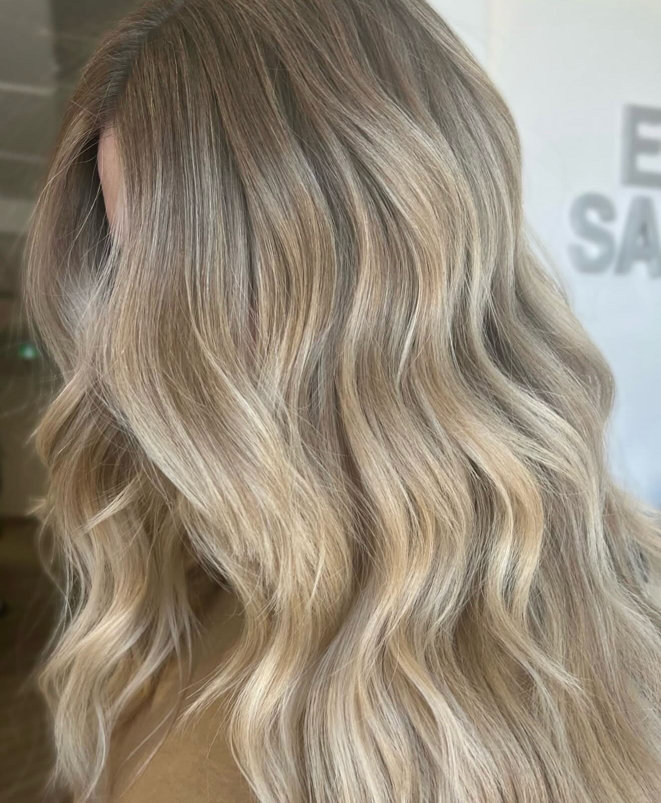 Summer hair starts now ☀️✨
Swipe to see this blonde transformation by Shantel because THIS is your sign to book the refresh. From grown out and dull to bright, blended, dimensional blonde that feels soft, fresh, and effortless 🤍
Nothing hits like fresh blonde before summer plans, patio nights, and sunshine season officially start ✨
Ready for your own transformation?
🔗Tap the link in bio or call the salon to reserve with Shantel
#yqr #yqrlocal #yqrhairsalon #yqrhairstylist