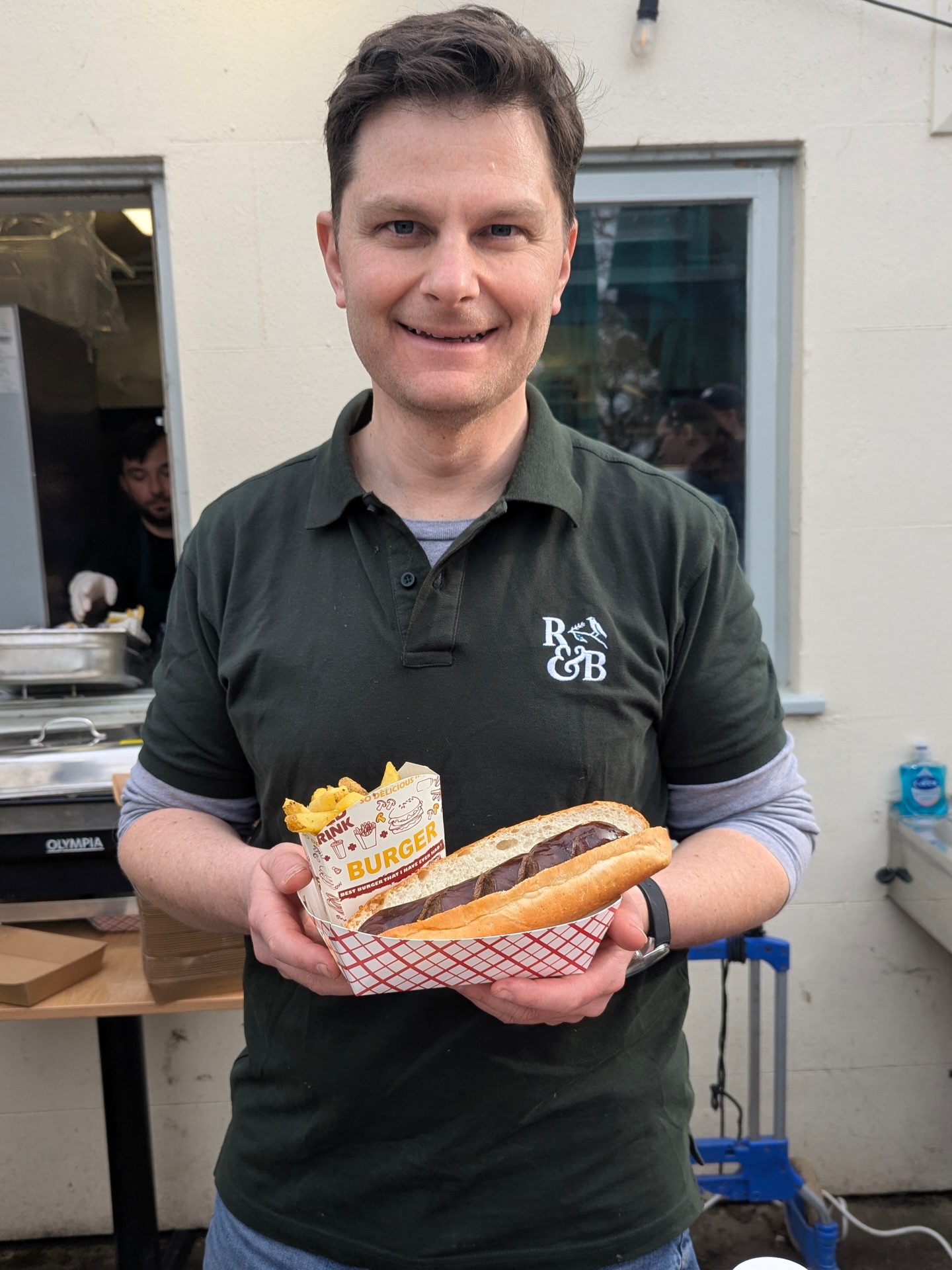 What a brilliant morning out on the Common with the @thomassclapham PTA Fundraiser last month! 🏃♀️🌳
There’s nothing we love more than rolling the Skylark out into the heart of our community...hot dogs sizzling, Pip Organic juices flowing!
Wandsworth Common is our home, and being part of the days that bring this neighbourhood together is genuinely the best part of the job.
See you at the next one 🌿
#theskylarkcafe #wandsworthcommon #rootsandberries #locallondon