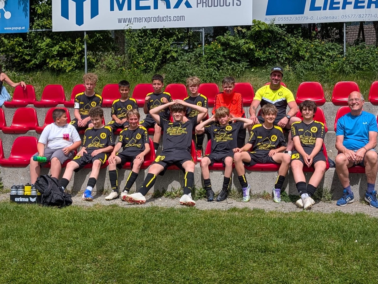 Unsere U13 A konnte sich heute gegen den Erstplazierten durchsetzten. In Nüziders konnten sie ein entscheidendes Match für sich entscheiden.
Wir gratulieren herzlich und bedanken uns bei allen Fans! 🥳🖤💛
#u13A #Sieg #fußball #sctisis 🏆