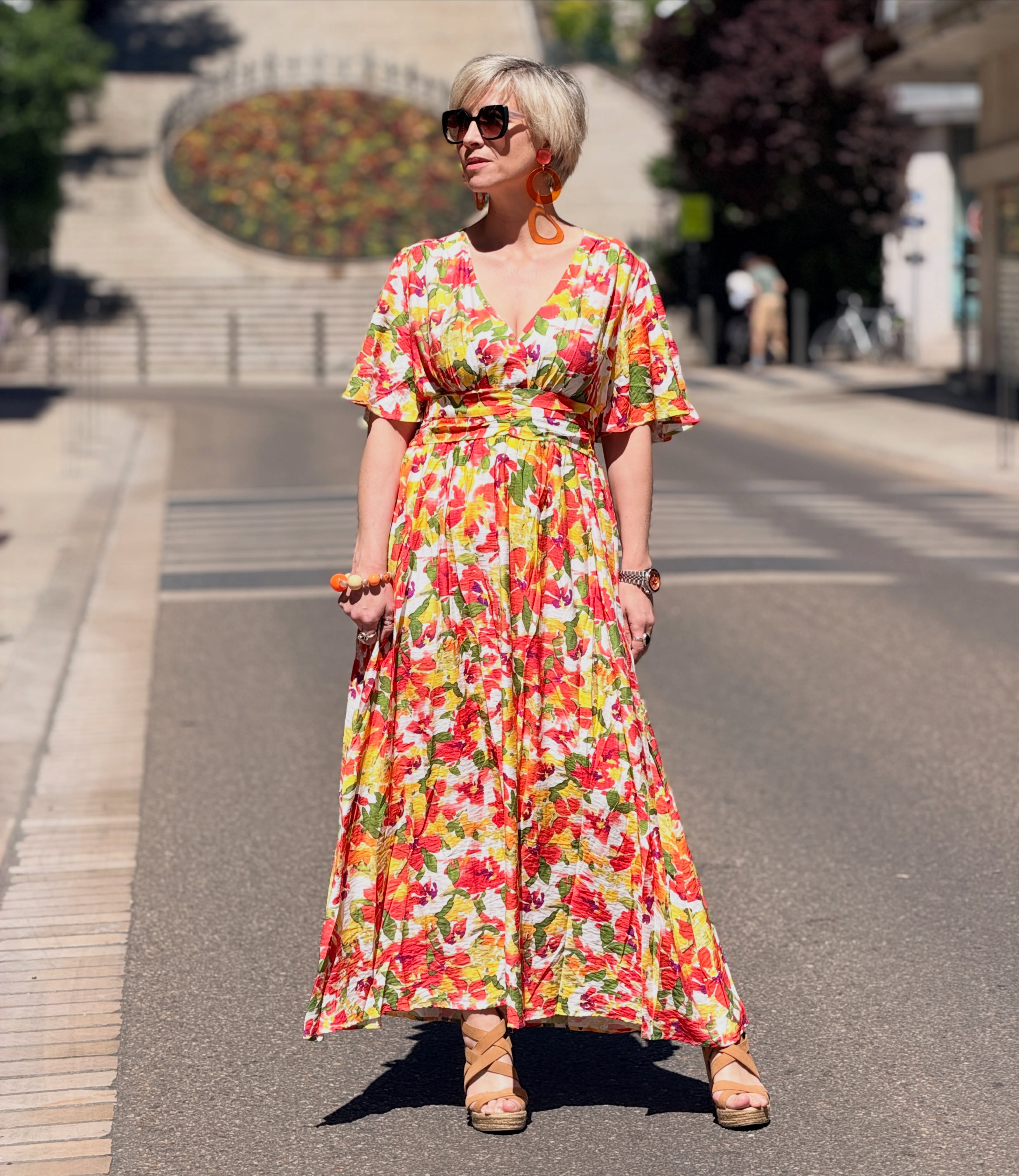 Combien de fois vous avez essayé une robe… qui ne passait ni la poitrine, ni les hanches ? 🥲
Ou cette fameuse robe :
👉 magnifique sur le cintre
👉 mais impossible à porter correctement une fois sur vous.
Parce que souvent, le problème ne vient PAS de votre corps.
Le problème, ce sont les coupes proposées en boutique.
Des robes pensées pour une seule silhouette.
Des matières qui bloquent.
Des tailles qui ne respectent pas les vraies morphologies des femmes 💔
Et ça… chez Comtesse, je ne le veux plus.
Alors j’ai cherché. Beaucoup. ✨
De nouvelles marques,
de nouvelles coupes,
des formes plus adaptées, plus confortables, plus flatteuses…
👉 pour habiller TOUTES les femmes 💗
Parce qu’une robe doit accompagner votre silhouette.
Pas vous obliger à rentrer dedans.
✨ Le replay du live est disponible !
Vous pourrez y voir les robes essayées sur 2 morphologies différentes 👀
Et les nouveautés sont maintenant en ligne 💻💗
Et si aujourd’hui vous n’osez plus porter de robe…
👉 laissez-moi vous réconcilier avec elles 👗✨
Dites-moi en commentaire :
💗 “JE VEUX” si vous avez envie de retenter l’expérience 😏
#comtessedeblois #modefemme #conseilmode #morphologie #robefemme ✨