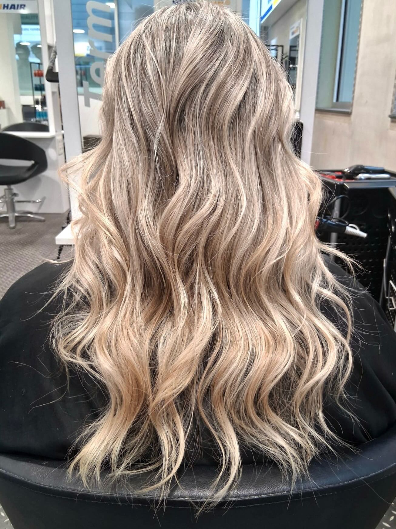 Nouveau look, nouvelle énergie ✨
Subtil, élégant et parfait✨🧡
📍Ryanhair Walferdange
💇🏼♀️Par Elvana
#walferdange #balayage #coiffure #luxembourg