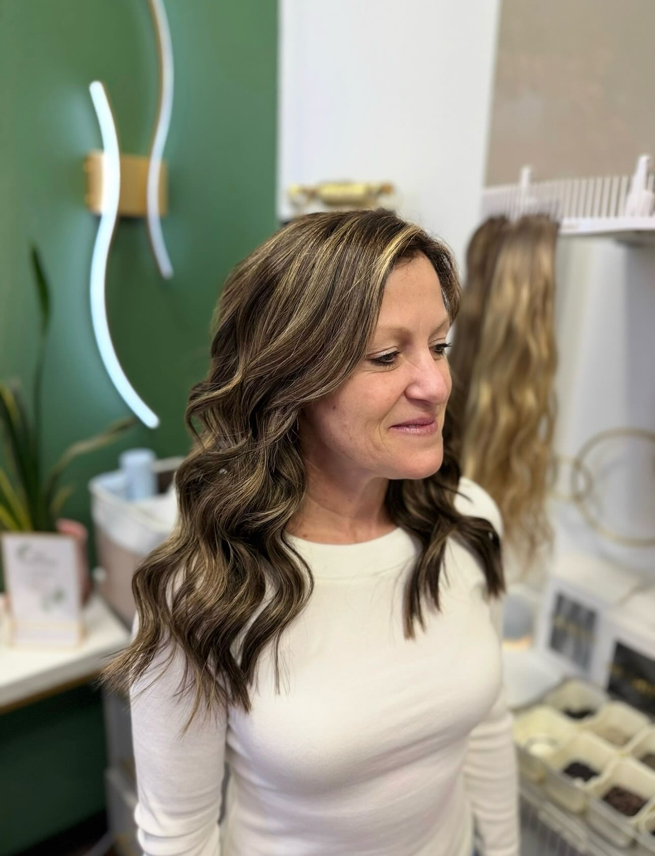 From simple to stunning ✨
A seamless extension transformation that added length, volume, and confidence. Beautiful hair should still feel like you, just elevated!!
Swipe for before ➡️
#tawnynicolehairdesign #coloradospringshairextensions #dimensionalcolorspecialist #coloradospringshairstylist #haircolor