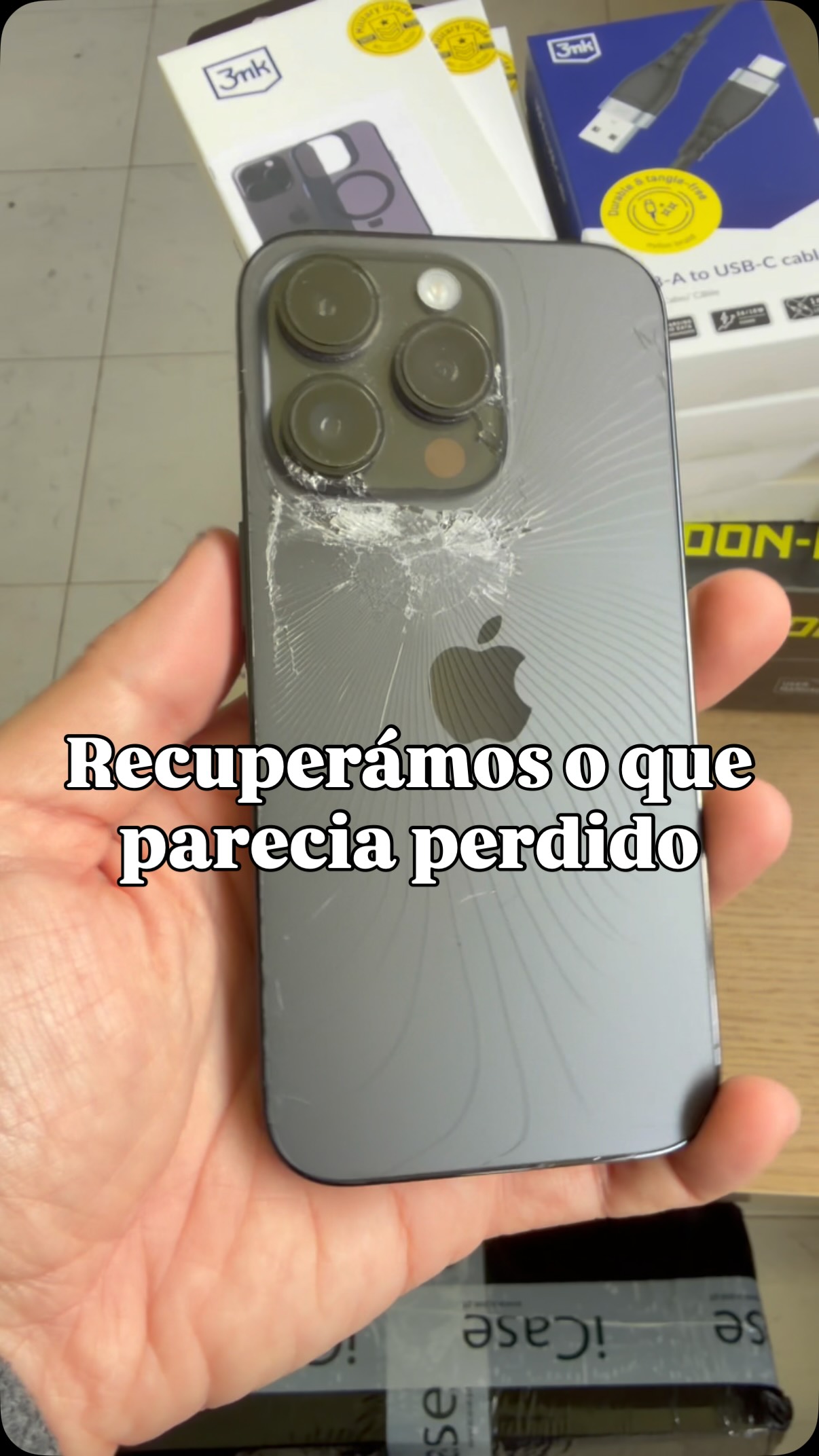 Nem todos os equipamentos estão “acabados”. 👀
Este chegou até nós com o ecrã a sair devido à bateria inchada e tampa partido.
E com o destino praticamente certo: lixo eletrónico. 🚮
Foi totalmente recuperado com:
• estrutura/chassi original
• bateria original Service Pack (genuína)
• nova vida… e até nova cor: Deep Purple 💜
Menos desperdício, mais sustentabilidade e um equipamento pronto para continuar nas mãos de alguém durante muitos anos.
Na iTech acreditamos que vale a pena reparar, recuperar e preservar. ♻️
—
#iTech #mantémteligado #iPhone14Pro #ApplePortugal #Recondicionados