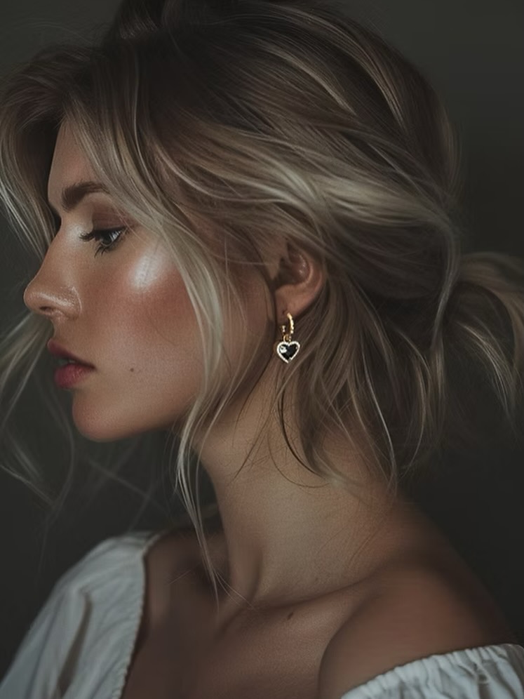 Happy Mother’s Day to all the amazing mums out there! 🌸💕 Our Sophia Heart Earrings are perfect for a Mother’s Day brunch 🖤