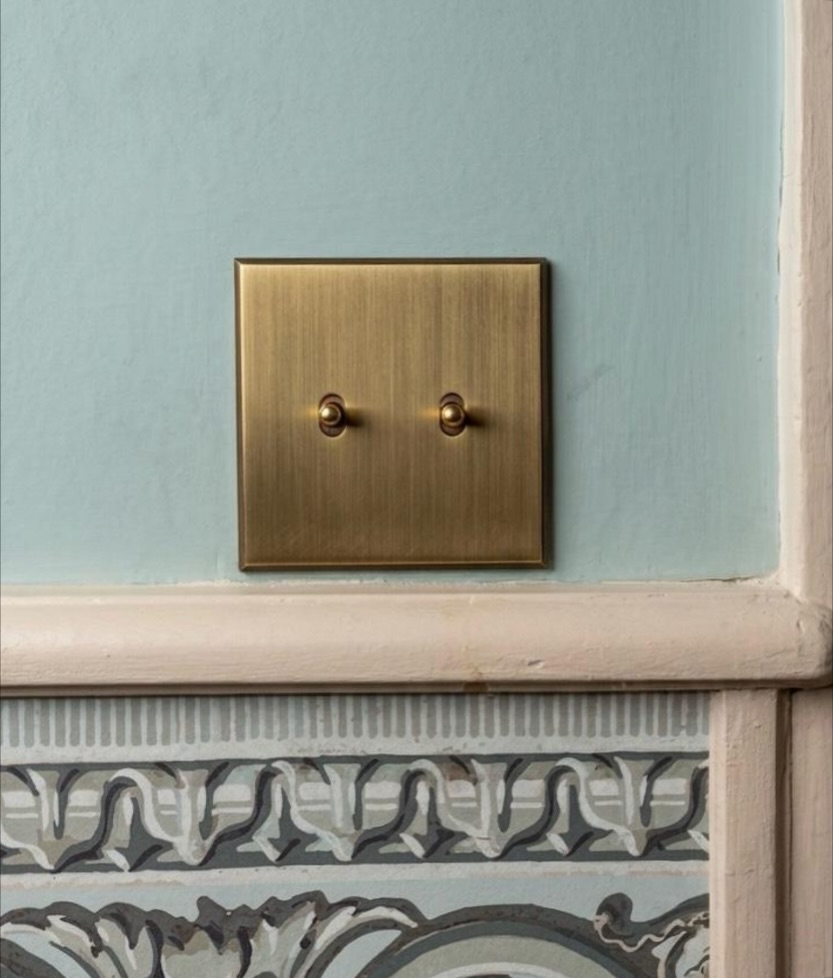 L’élégance, du bout des doigts ✨
#interrupteurs #light #decoration #interiordesign #interrupteur
